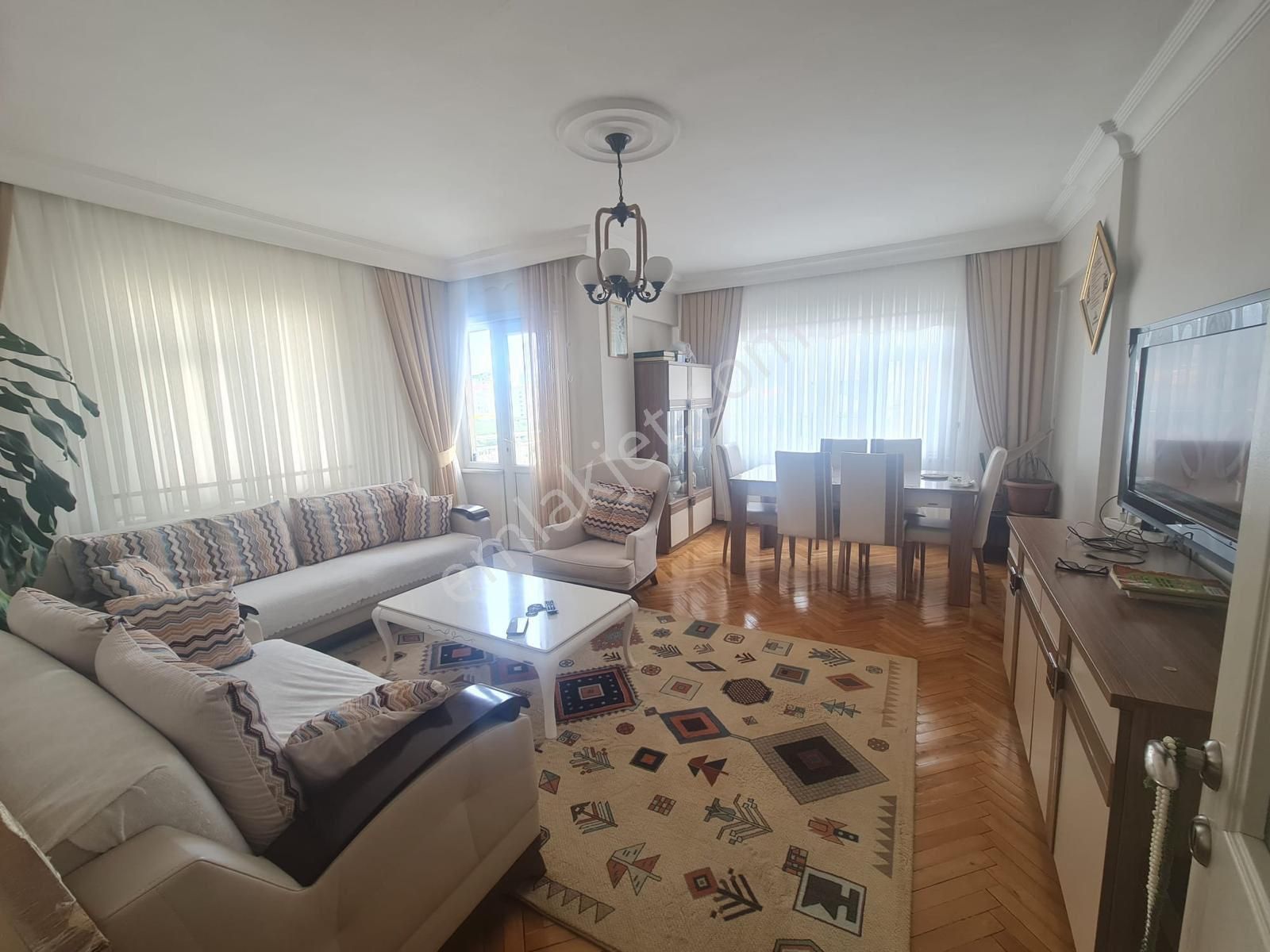 Orhangazi Caddesi Üzerinde Geniş Ve Bakımlı 3+1 Kiralık Daire!