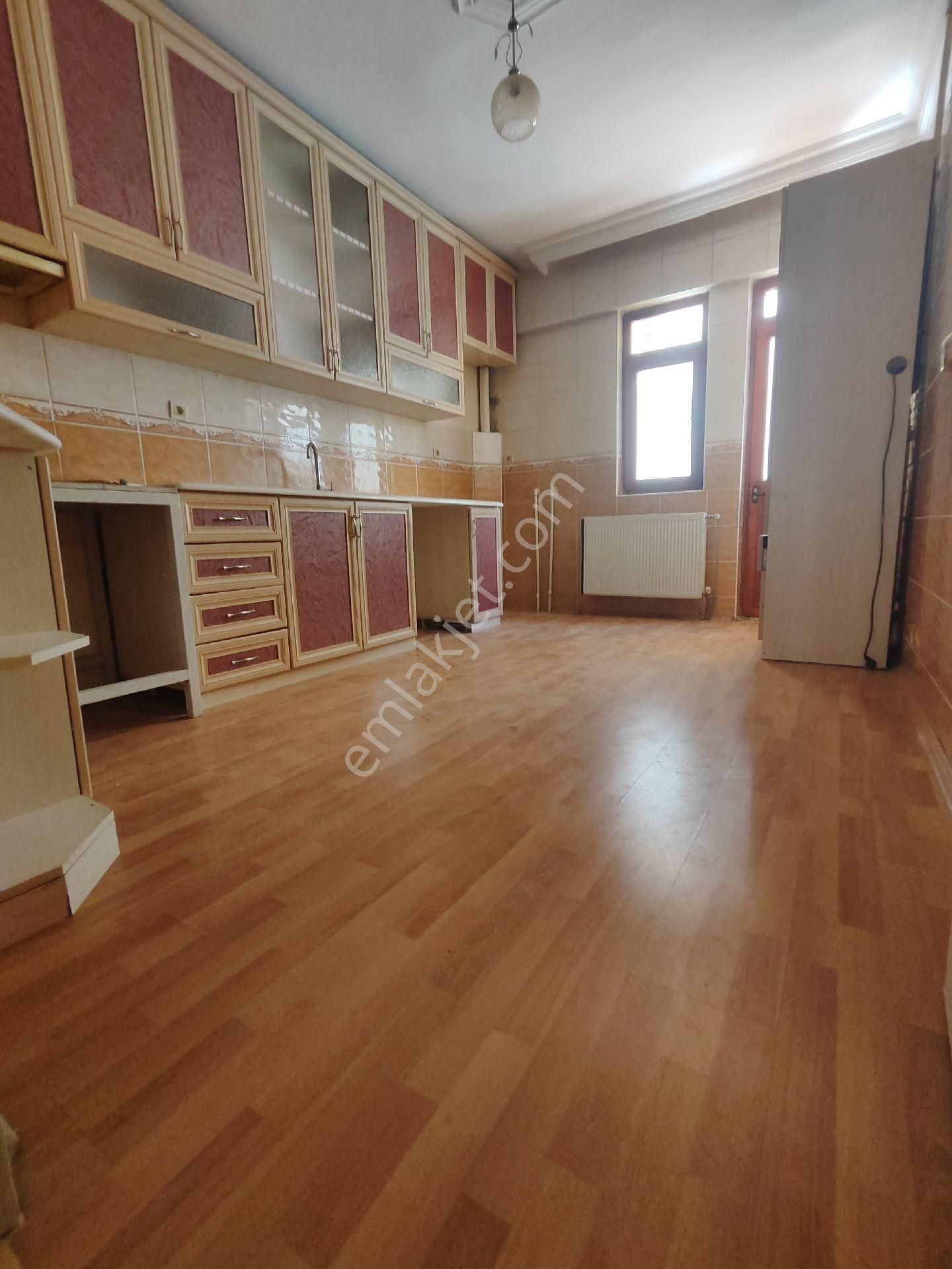 Polatlı Fatihte 3+1/135m² Orta Kat Satılık Daire