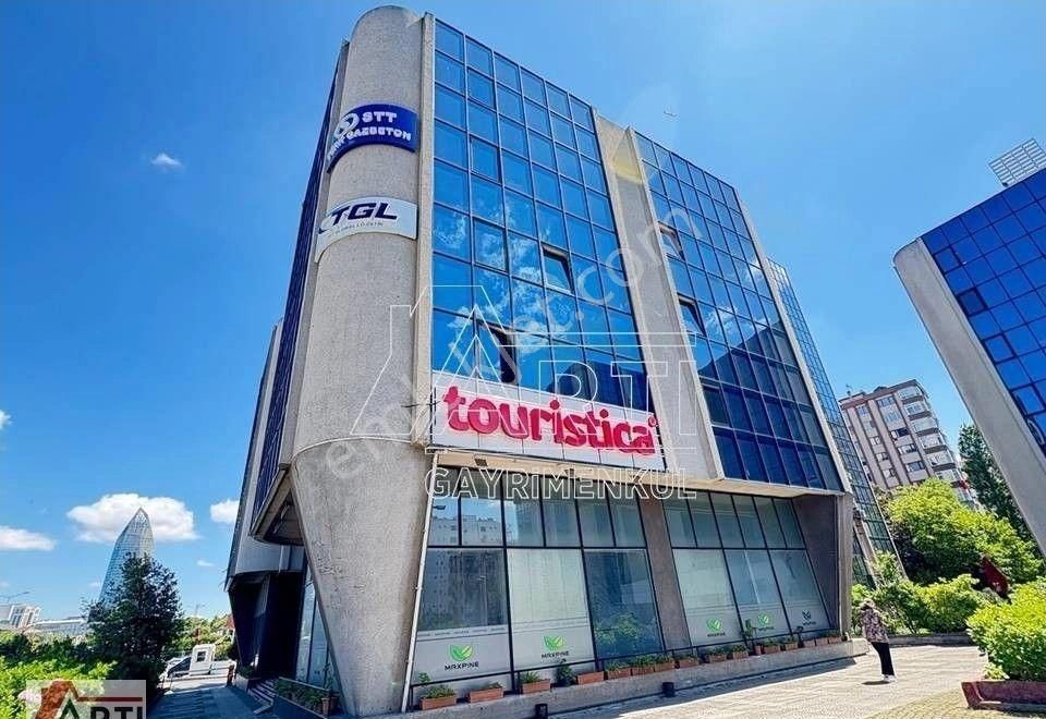 Golden Plaza Sahrayıceditte Kullanıma Hazır Boş Dükkan