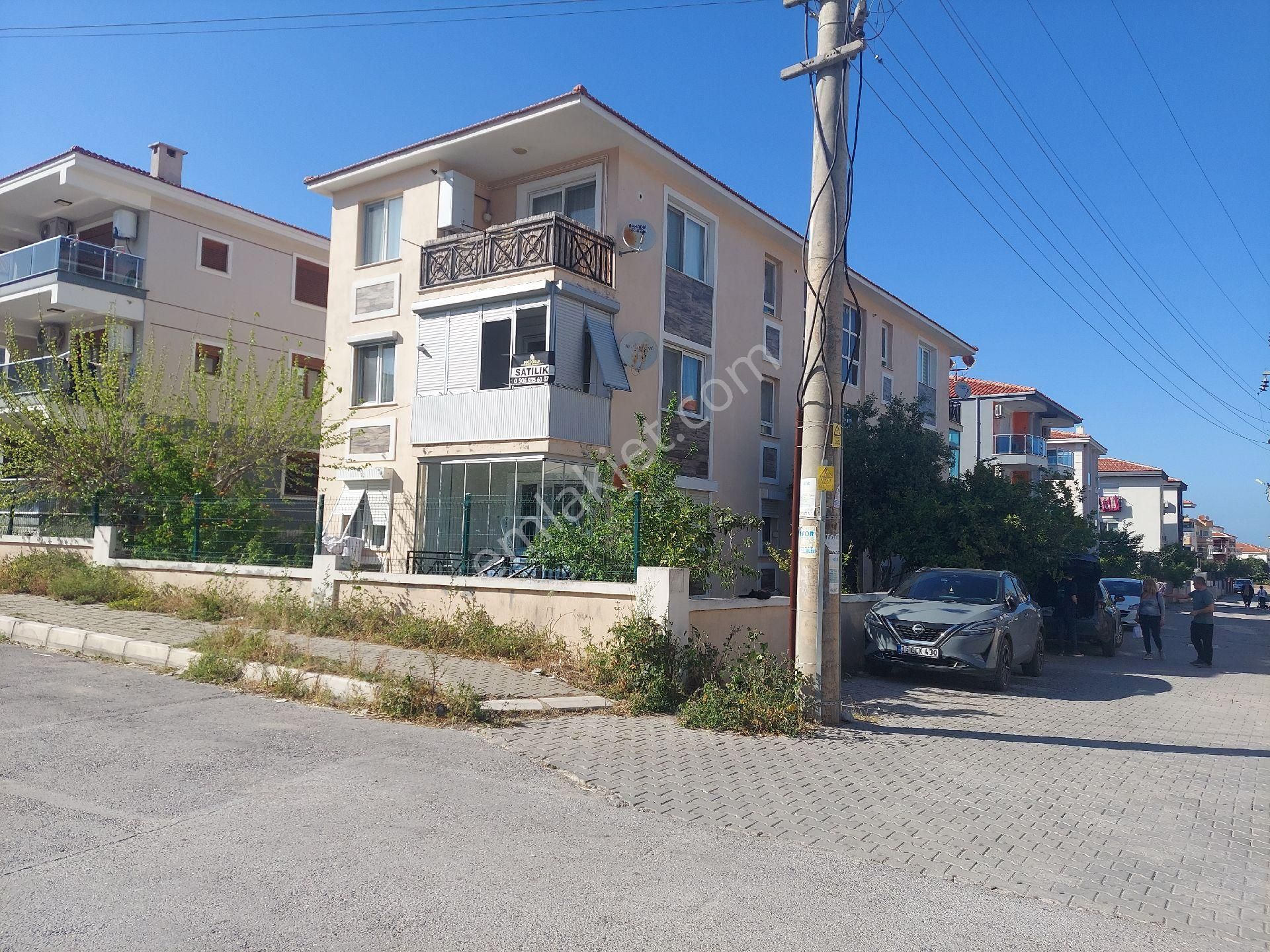 İzmir Yenıfoçada Satılık 2+1 Arakat Daıre