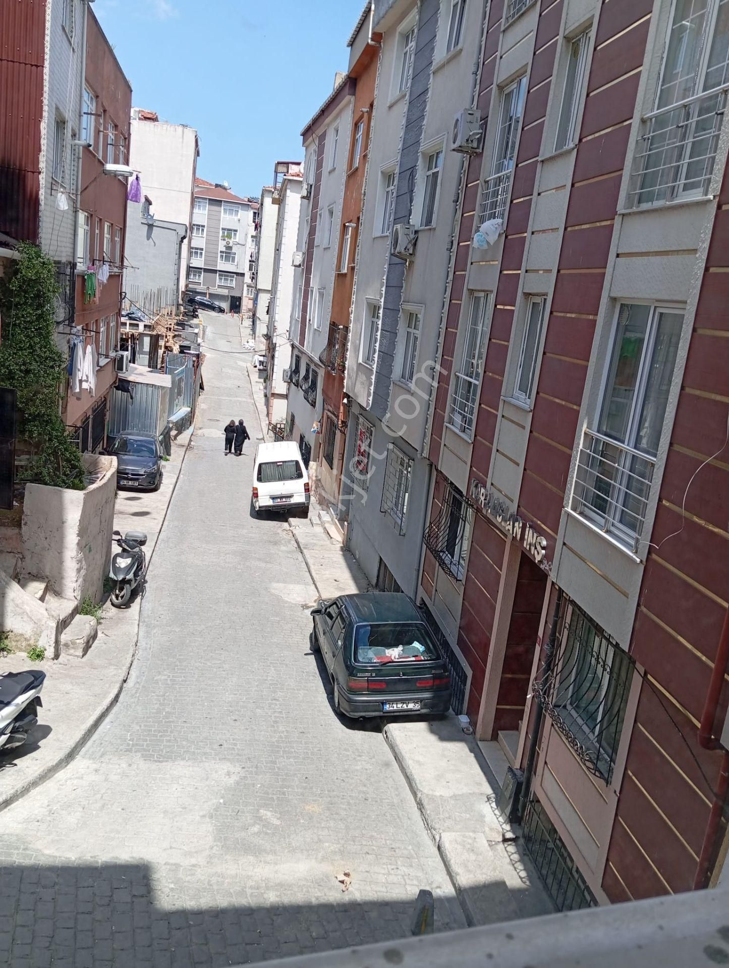 Beyoğlu Kasımpaşa Kaptanpaşa'da Kiralık 2+1, 70m2, 1.kat Daire - Sözgen'den - 272k