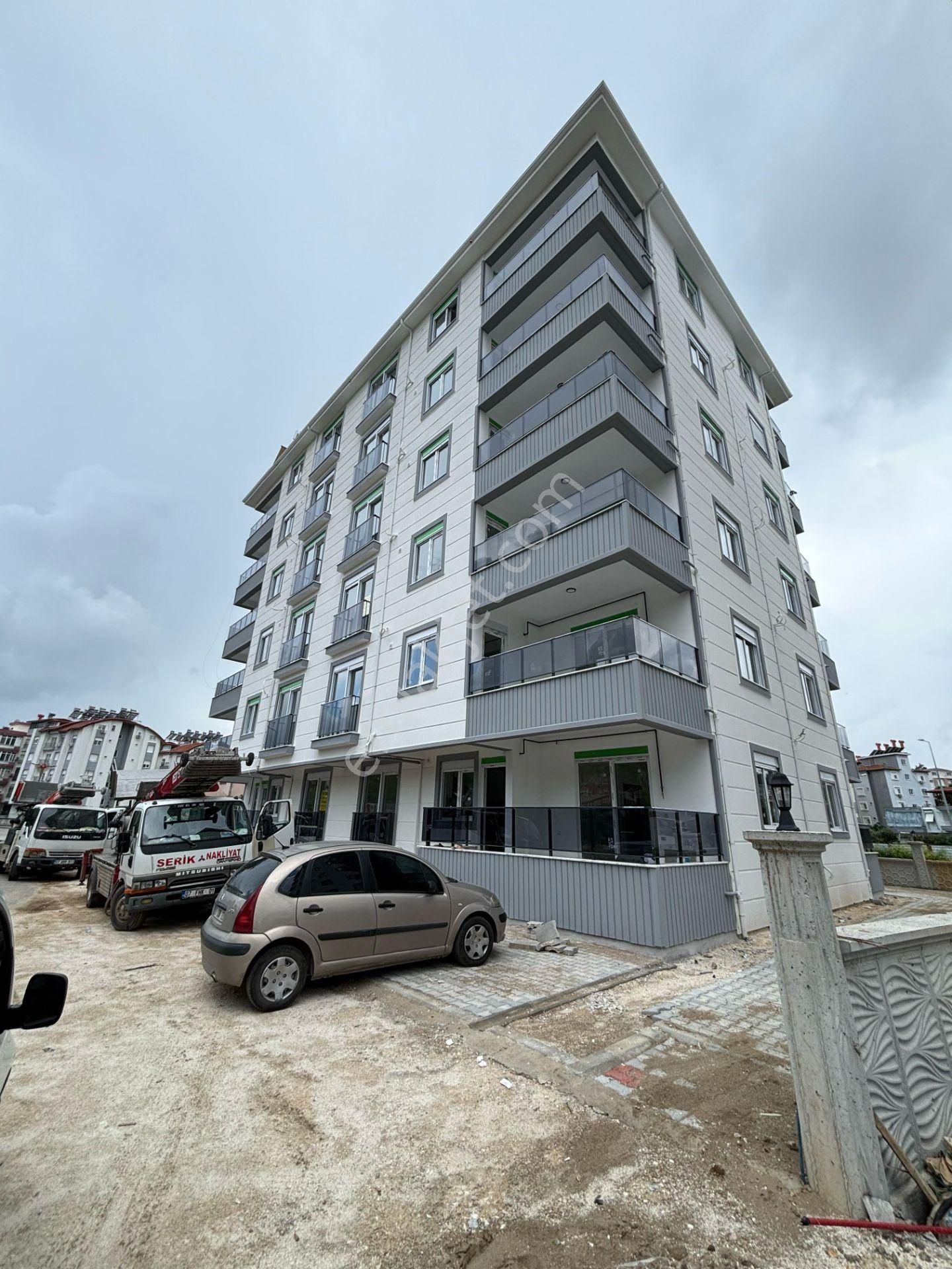 Usta Gayrimenkul'den Merkezi Konumda Satılık 3+1 Daireler