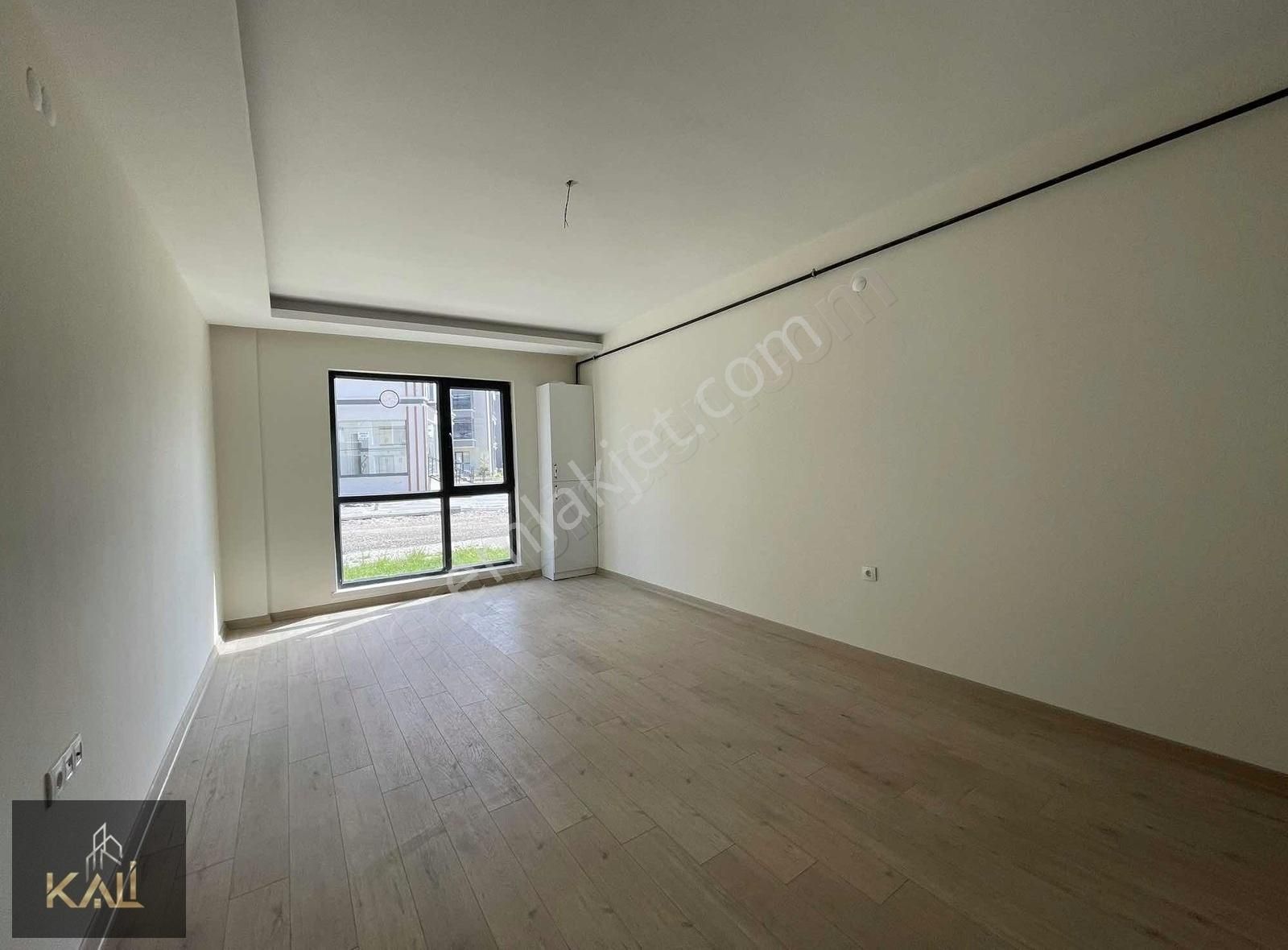 İncek'te Uygun Fiyatlı Satılık 1+1 Sıfır Son 3 Daire Kali A.ş