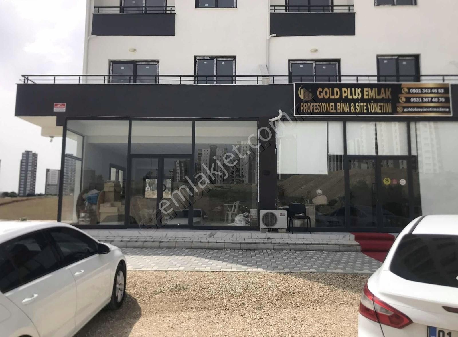 Muhteşem Konumda İskanlı Kiralık İş Yeri