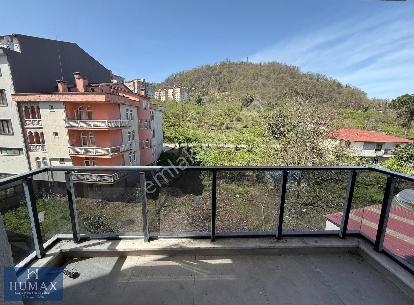 Aksu'da Cadde Üzerinde 70m2 2+1 Mutfak Yapılı Sıfır Daire