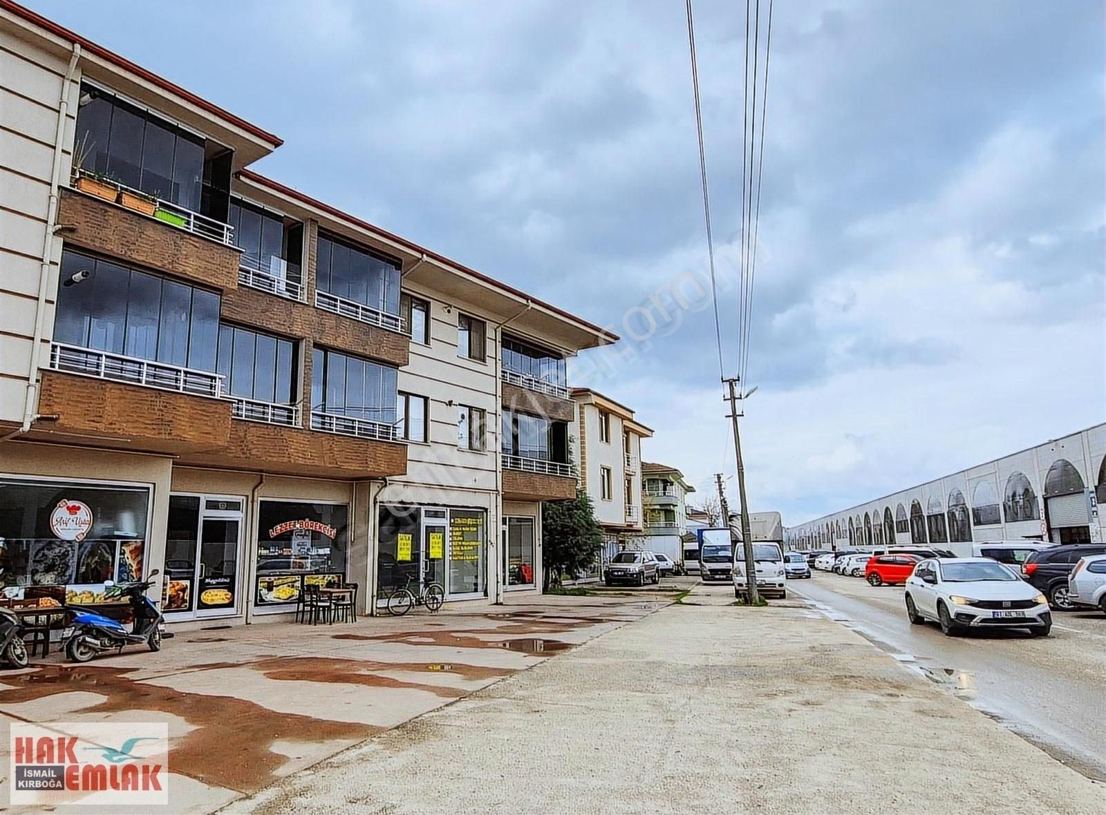 Hak Emlaktan Aziziye Mah.de Pazar Yeri Yanı Kiralık 3+1 Daire