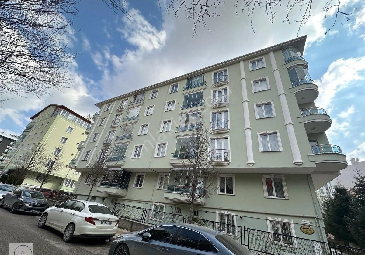 Satılık Tavuklukda 3+1 Köşe Başında