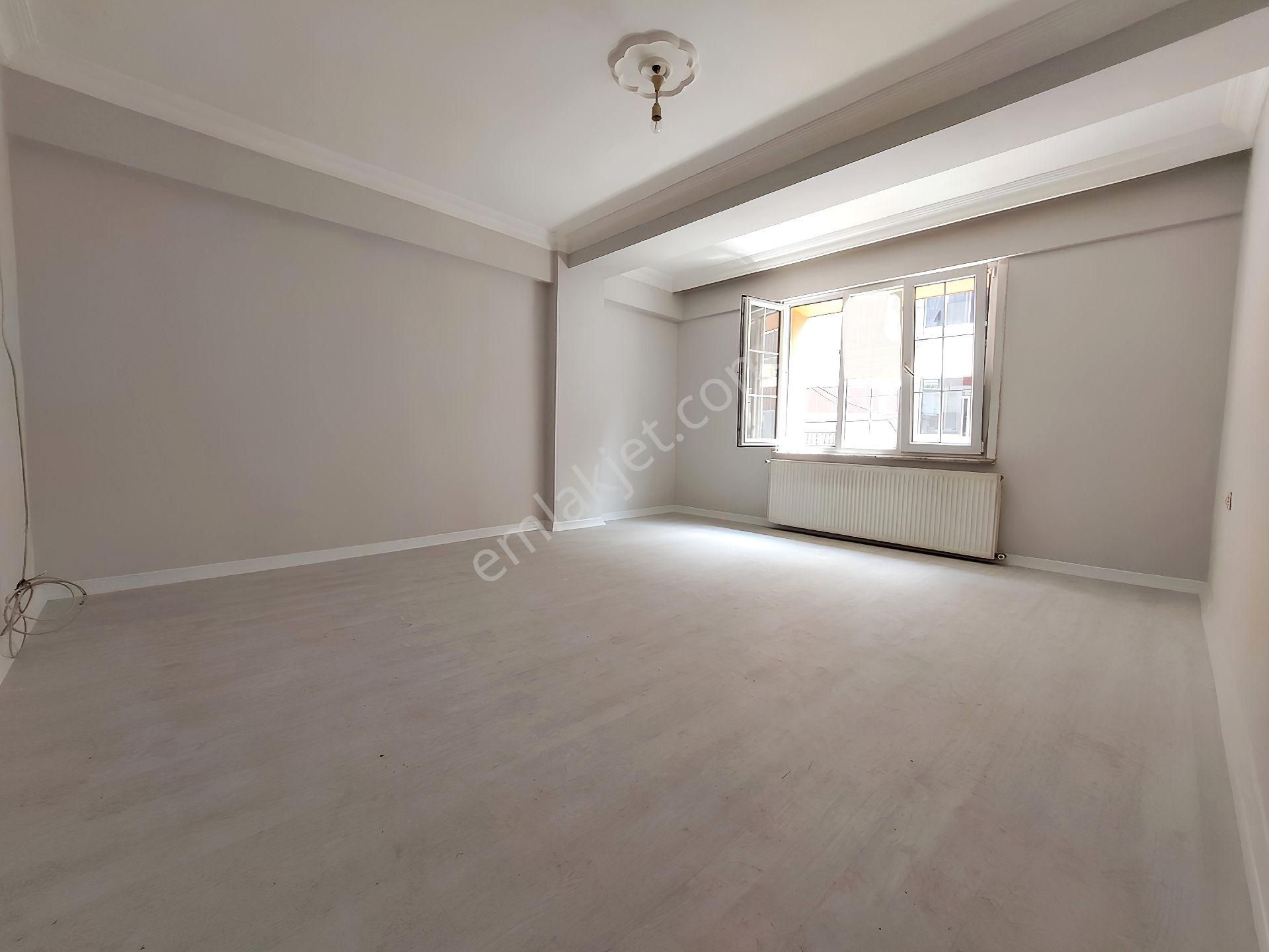 İkitelli M.akifte Yeni Yapı 90m2 Oldukça Geniş 2+1 Arakat Daire