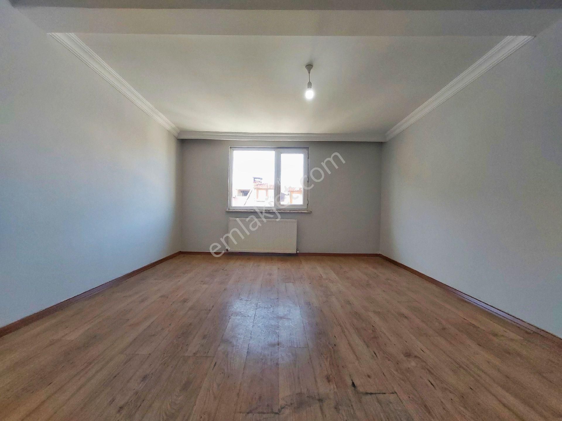 İkitelli M.akif'te 2+1 Tadilatlı 75m2 Kat/5 [çatı Kat] Daire