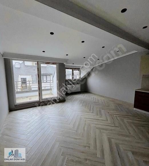 Emlak Dünyası Küçükyalıda Satılık 2+1 Dubleks Lüks Daire