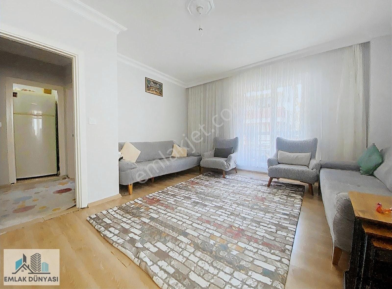 Sempt Pazarı Arkası İskanlı Asansörlü Tam Camlı 2+1 Y.giriş