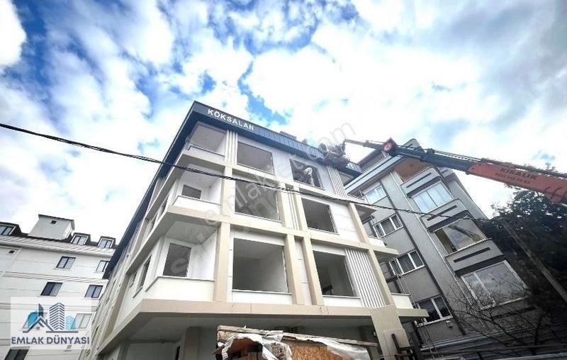 Emlak Dünyası Satılık Harika Konumda Ara Kat'da 1+1 Daire