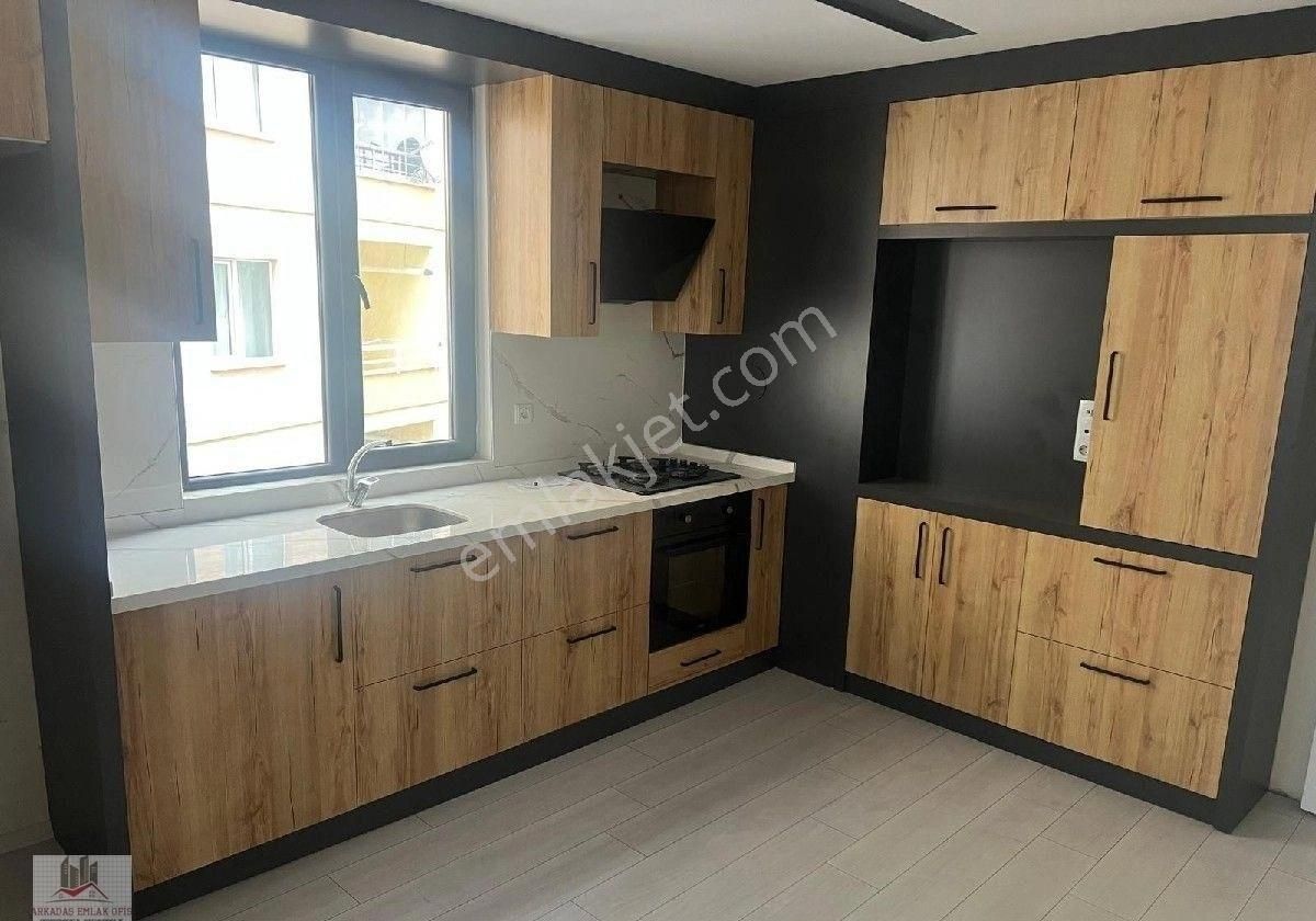 Arkadaş Emlaktan Mehmet Akif Ersoy Cad. 2+1 Ve 3+1 Sıfır Satılık Daireler