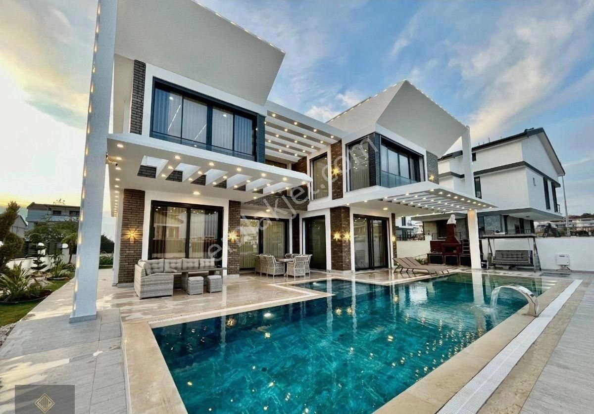 Didim’in Gözde Lüx Villası Satılık 5+1 Akıllı Ev Sistemli Havuzlu Yerden Isıtmalı Villa Sahile Yakın