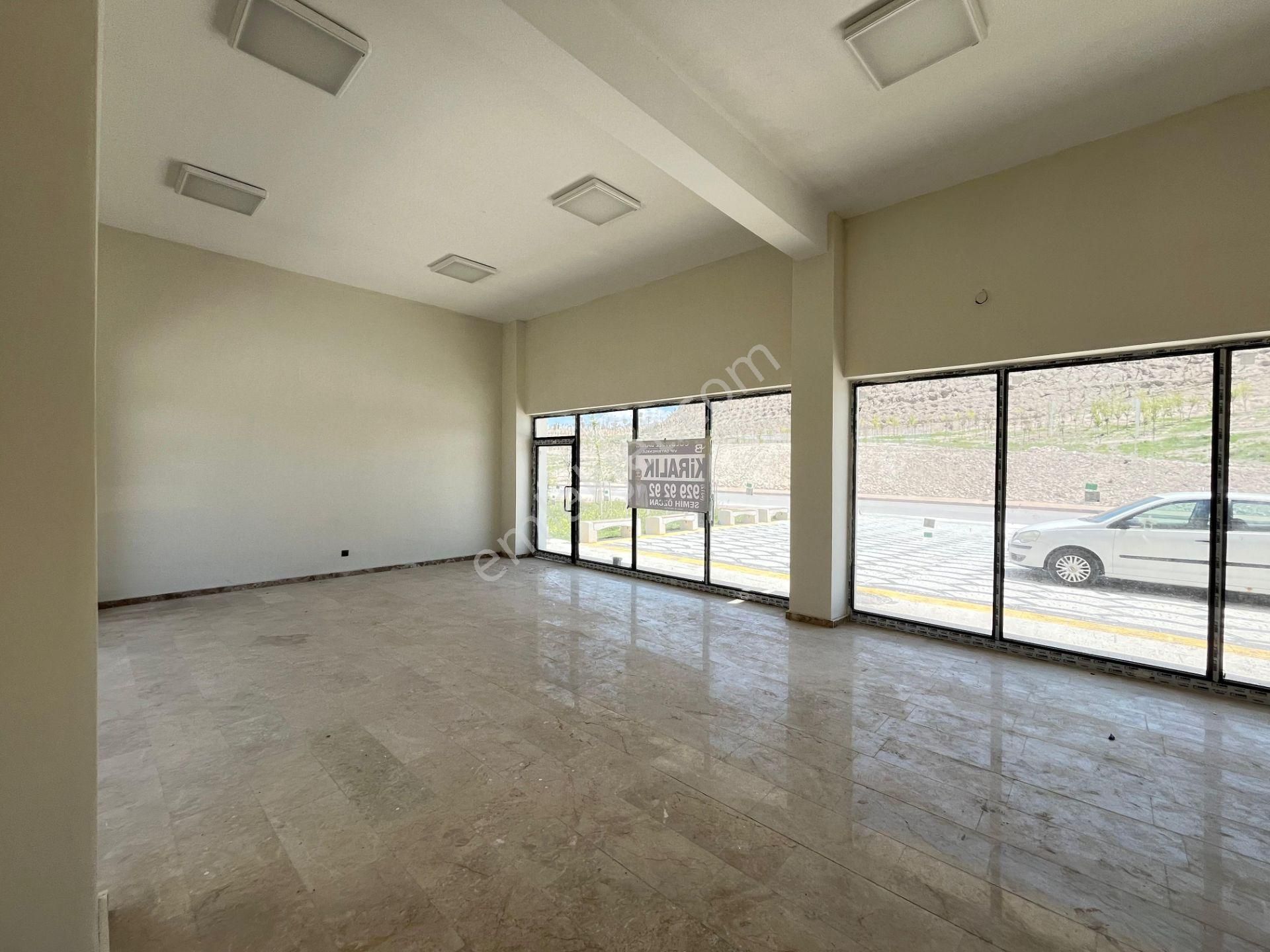 Saraykent Kiralık Dükkan Cadde Üzeri Çift Cephe Yüksek Tavan - Görsel 4