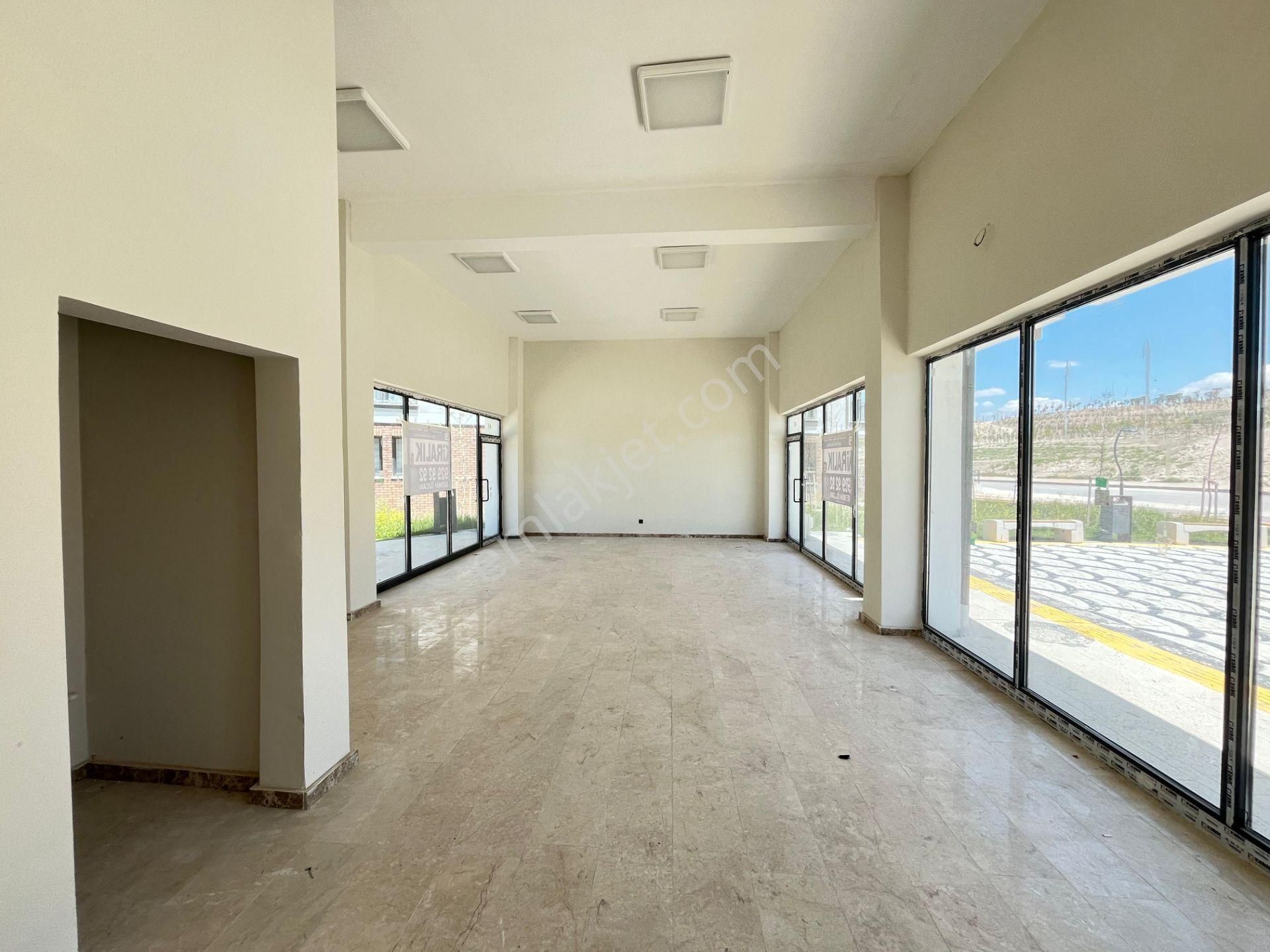 Saraykent Kiralık Dükkan Cadde Üzeri Çift Cephe Yüksek Tavan - Görsel 6