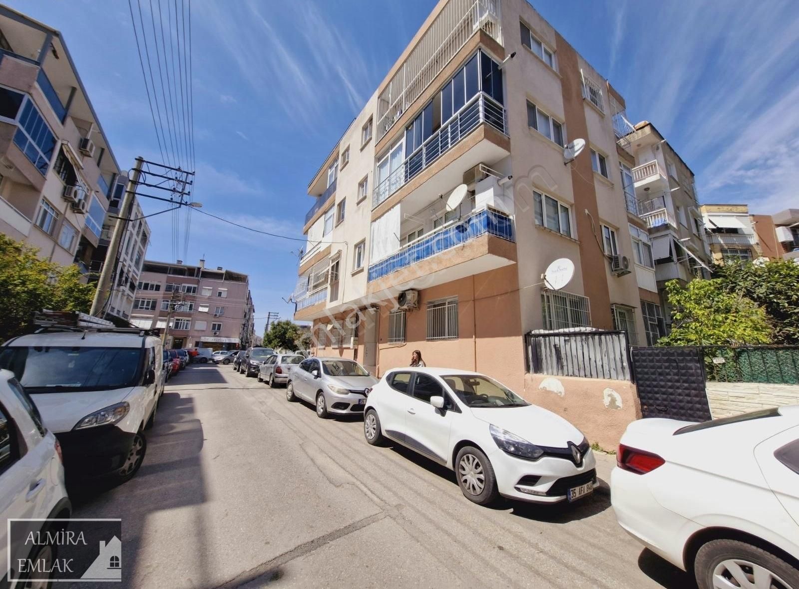 İnönü Caddesi Arka Sokağında 3+1 115m2 Yüksek Giriş Köşe Daire