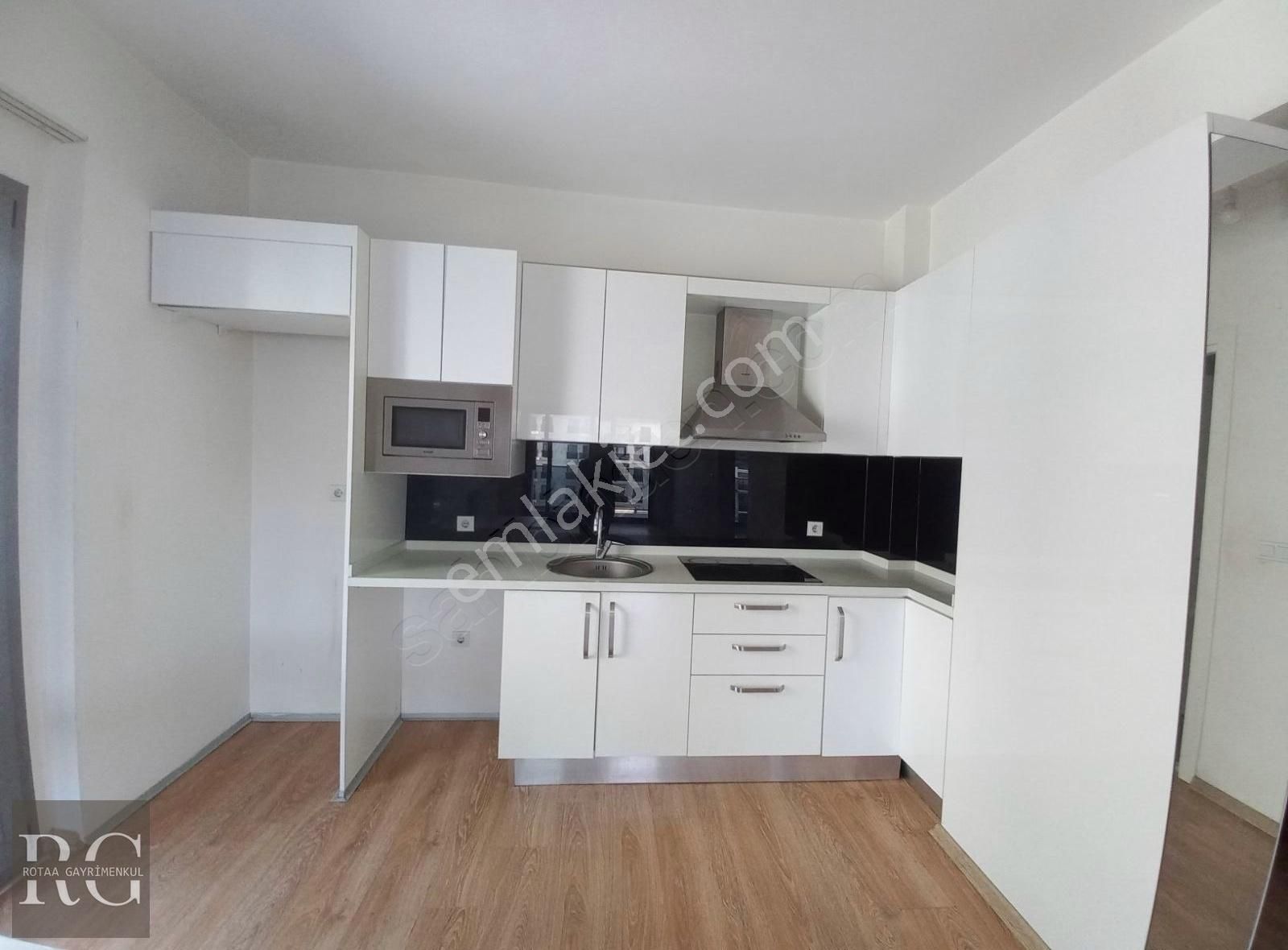 Rotaa Gayrimenkulden Esen 11de Havuz Cepheli 1+1 Kiralık Daire