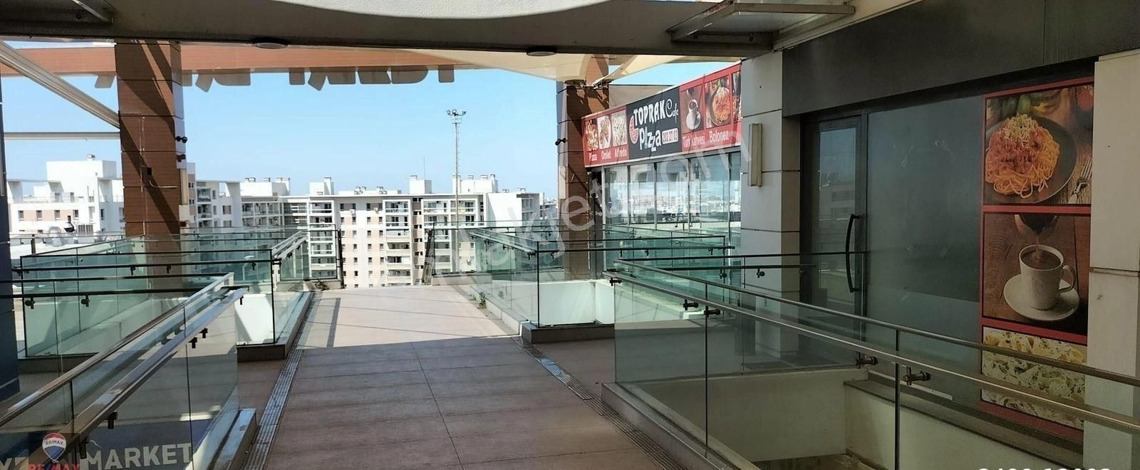 Karşıyaka Inönü Hallesı Meydan Avm De Satılık Dükkan