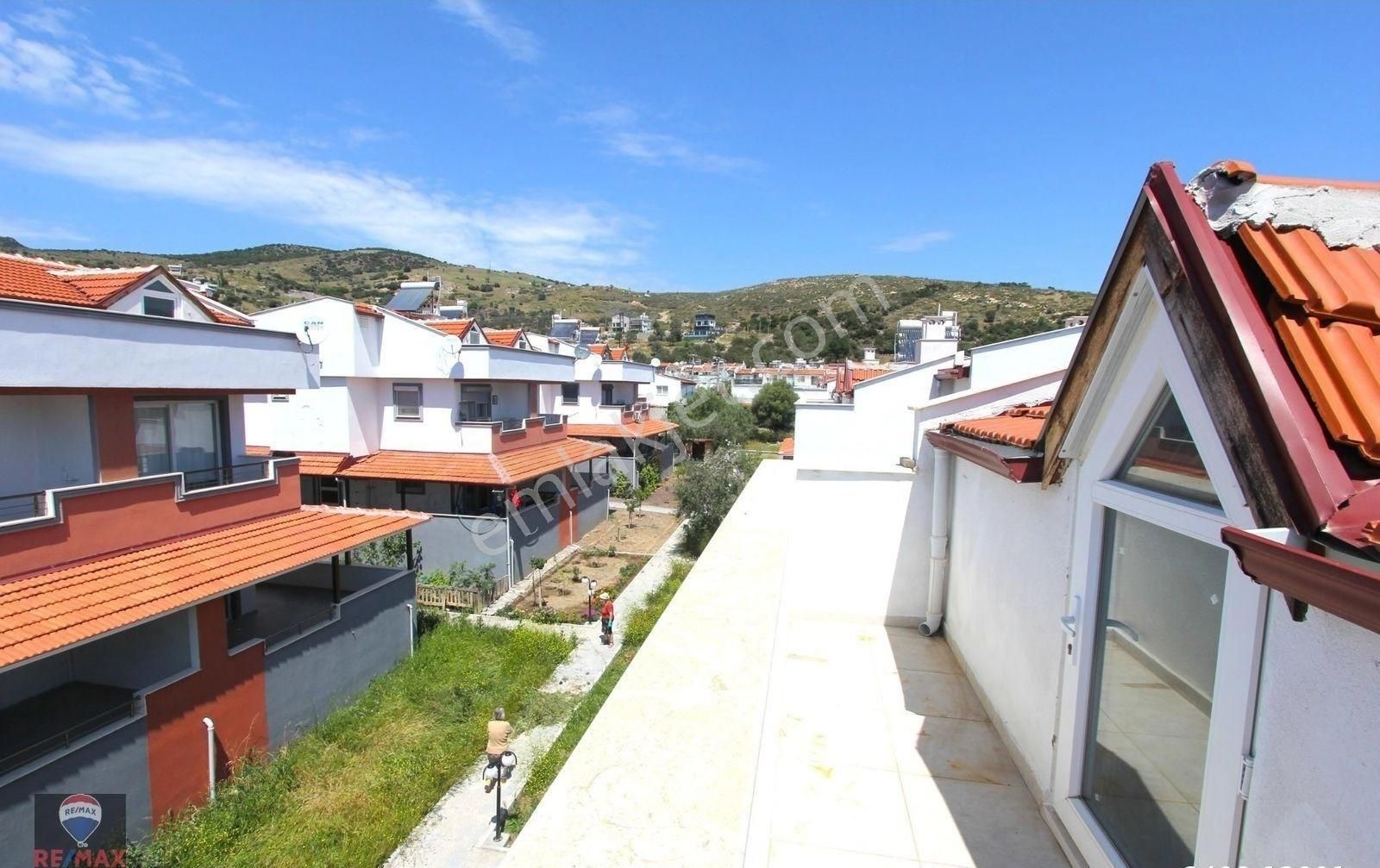 Dikili Çandarlı Çambaşı Sitesinde Denize Yürüme Mesafesinde Satılık Villa