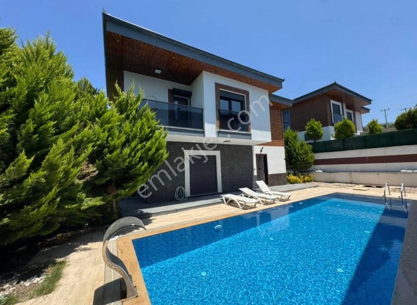 Kuşadası Davutlar'daacil Ferah Havuzlu3+1 Satılık