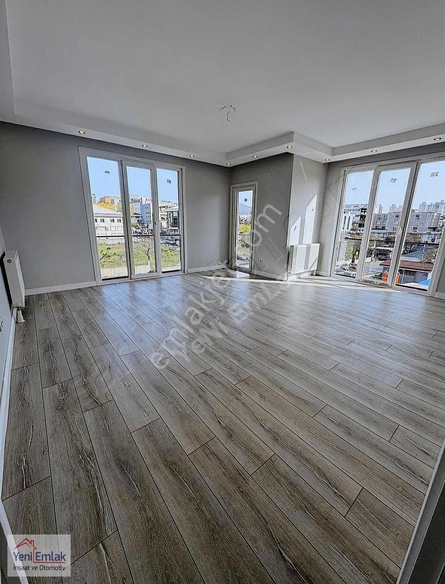 Yeni'den Şerifalide 3+1 100 M2 Kapalı Otoparklı Lüks Sıfır Daire