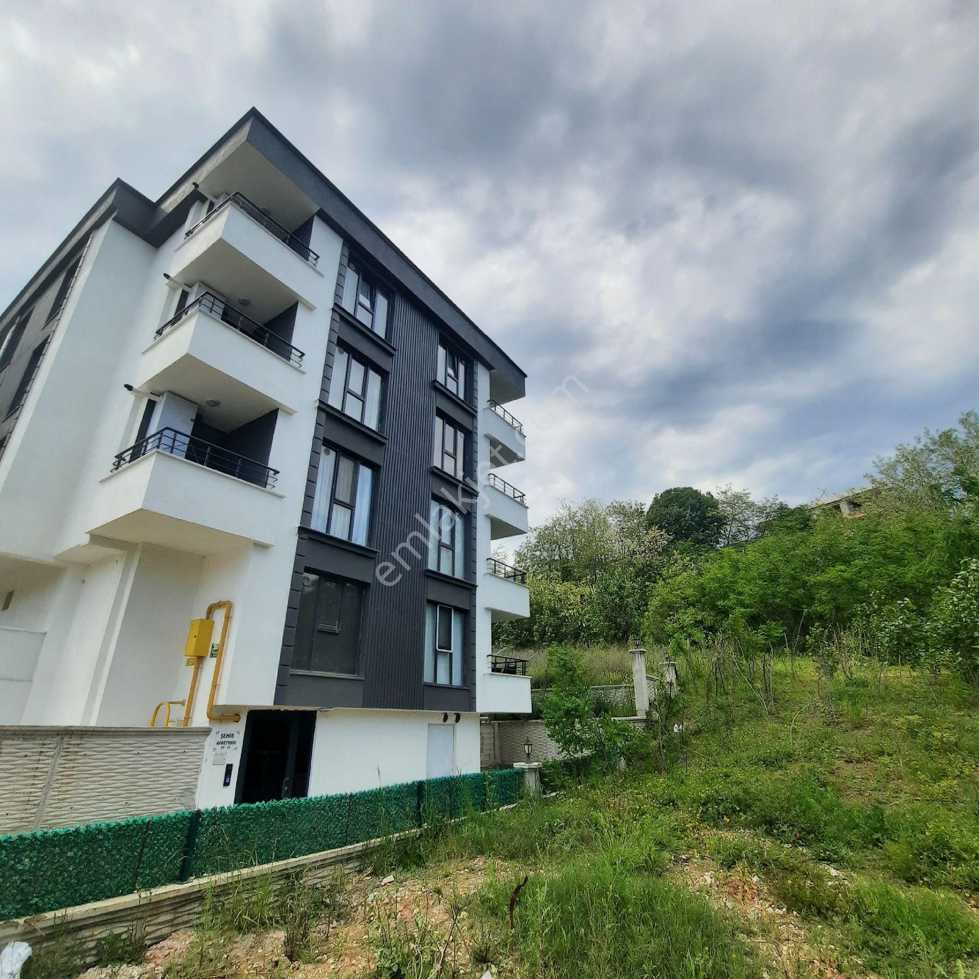 Körfez'de Bulvara 50m 4 Kat 1+1 Full Eşyalı Satılık