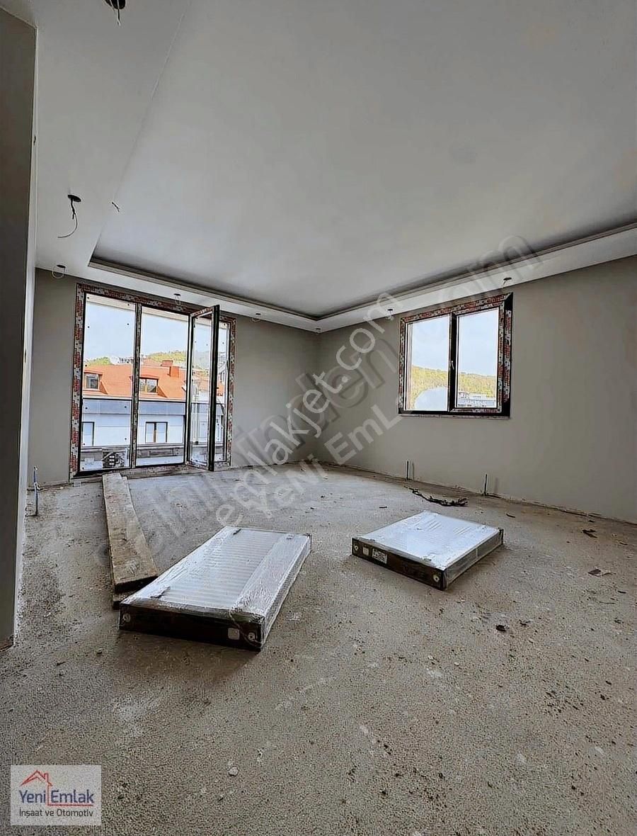 Yeni'den Çekmeköy Merkez Mah Butik Sitede 5+2 220m2 Dublex Daire