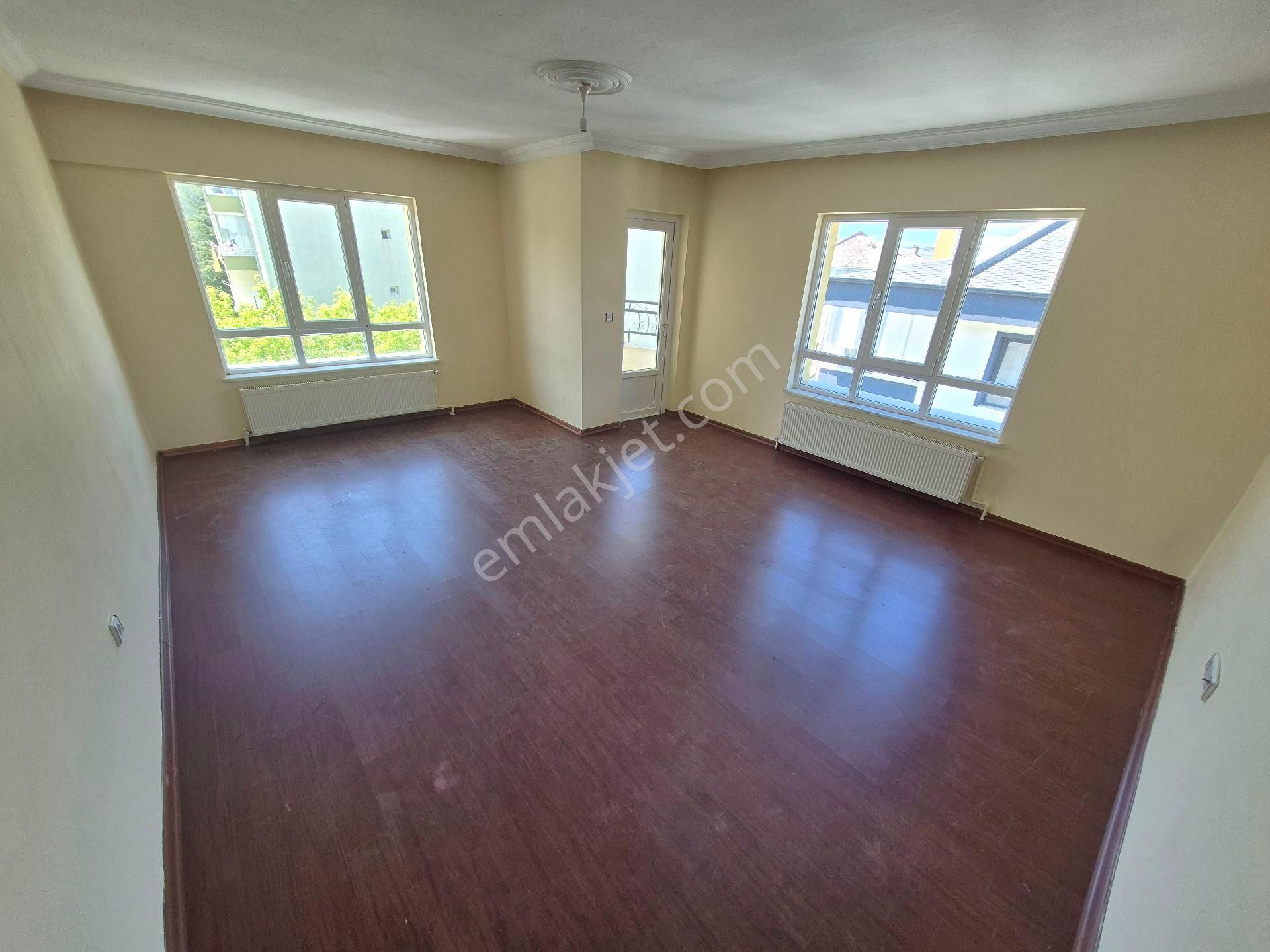 Asansörlü Ebeynv Banyolu 3+1 130 M2 Kiralık Daire