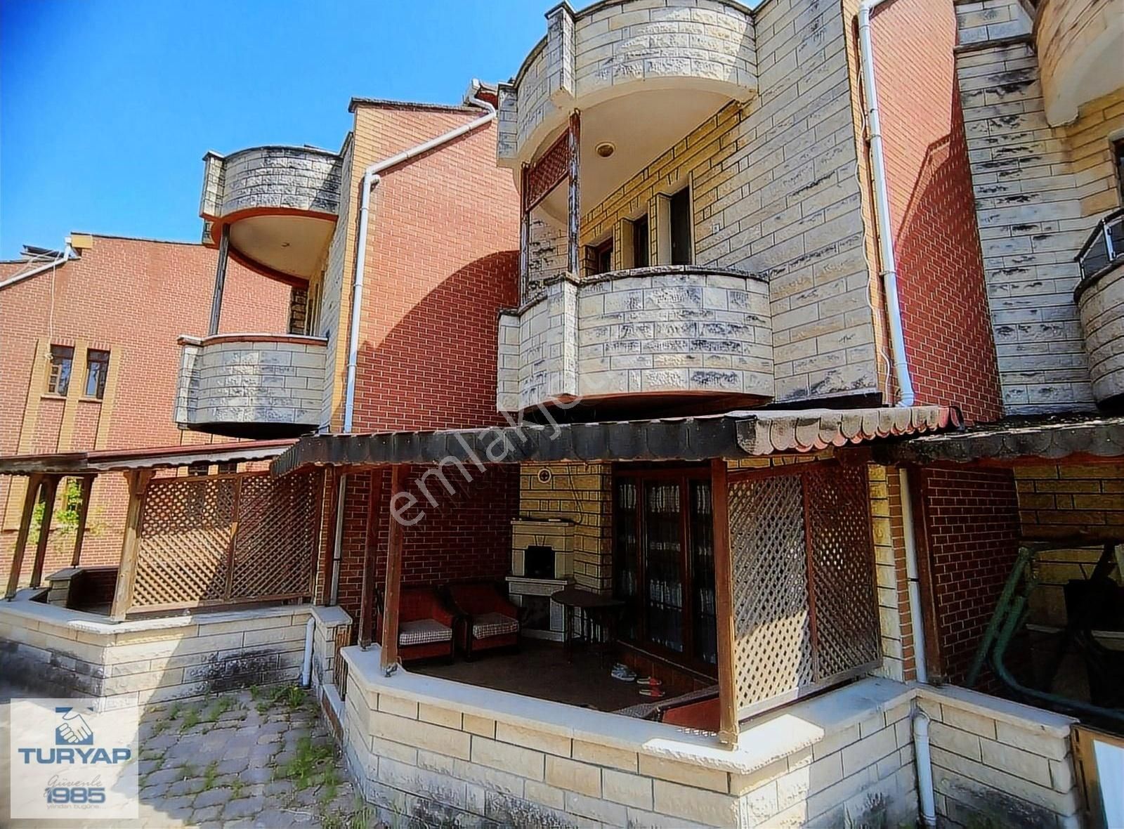 Yalova Mavi Bayraklı Plaja Sıfır Konumda Satılık İkiz Villa