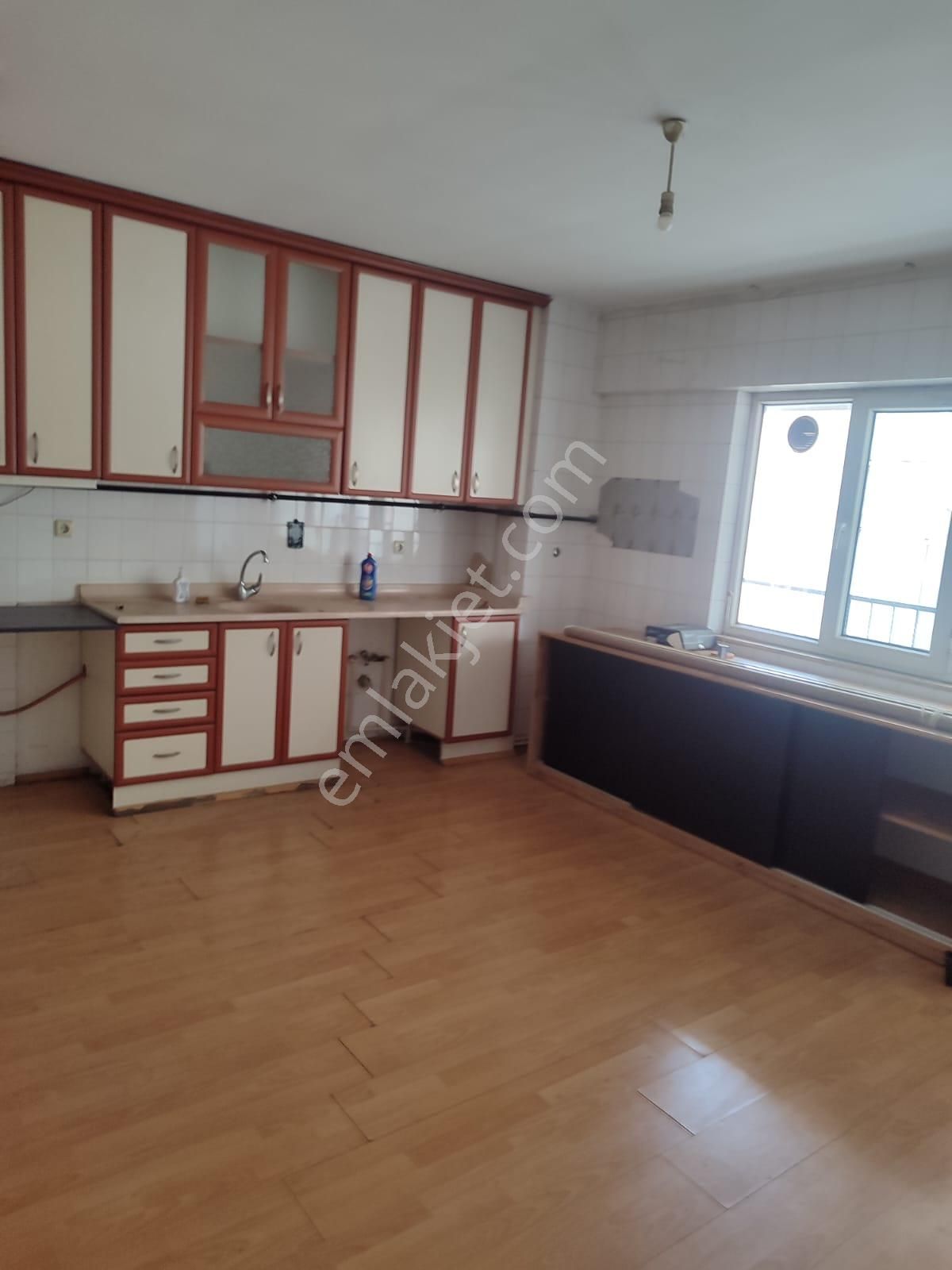 Kaan Emlaktan Arakat 4+1 İşyeri Ofis Kiralık