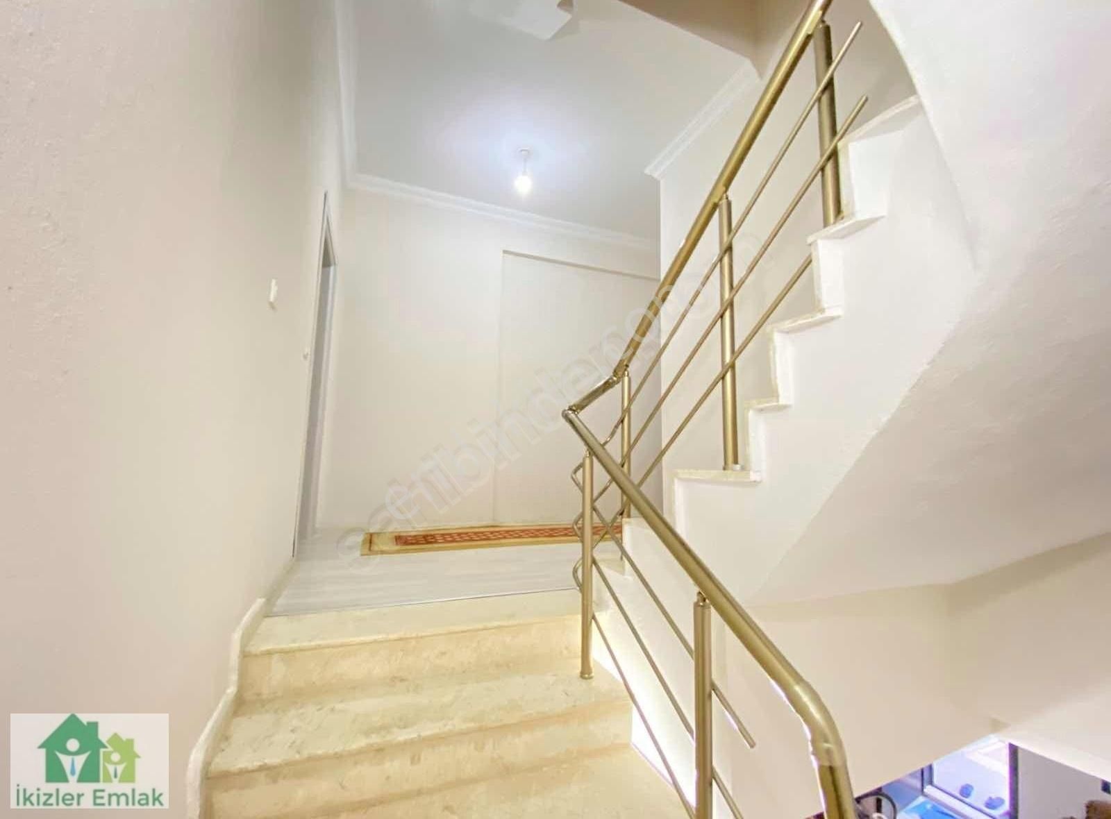 Ürkmez Merkez'de Denize Çok Yakın Satılık Ayrı Mutfak 3+1 Villa - Görsel 15