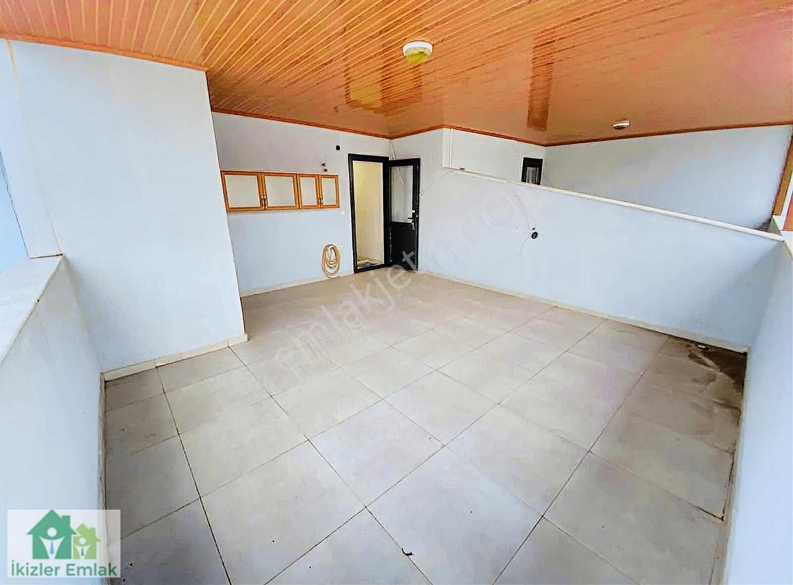 Ürkmez Merkez'de Denize Çok Yakın Satılık Ayrı Mutfak 3+1 Villa - Görsel 16