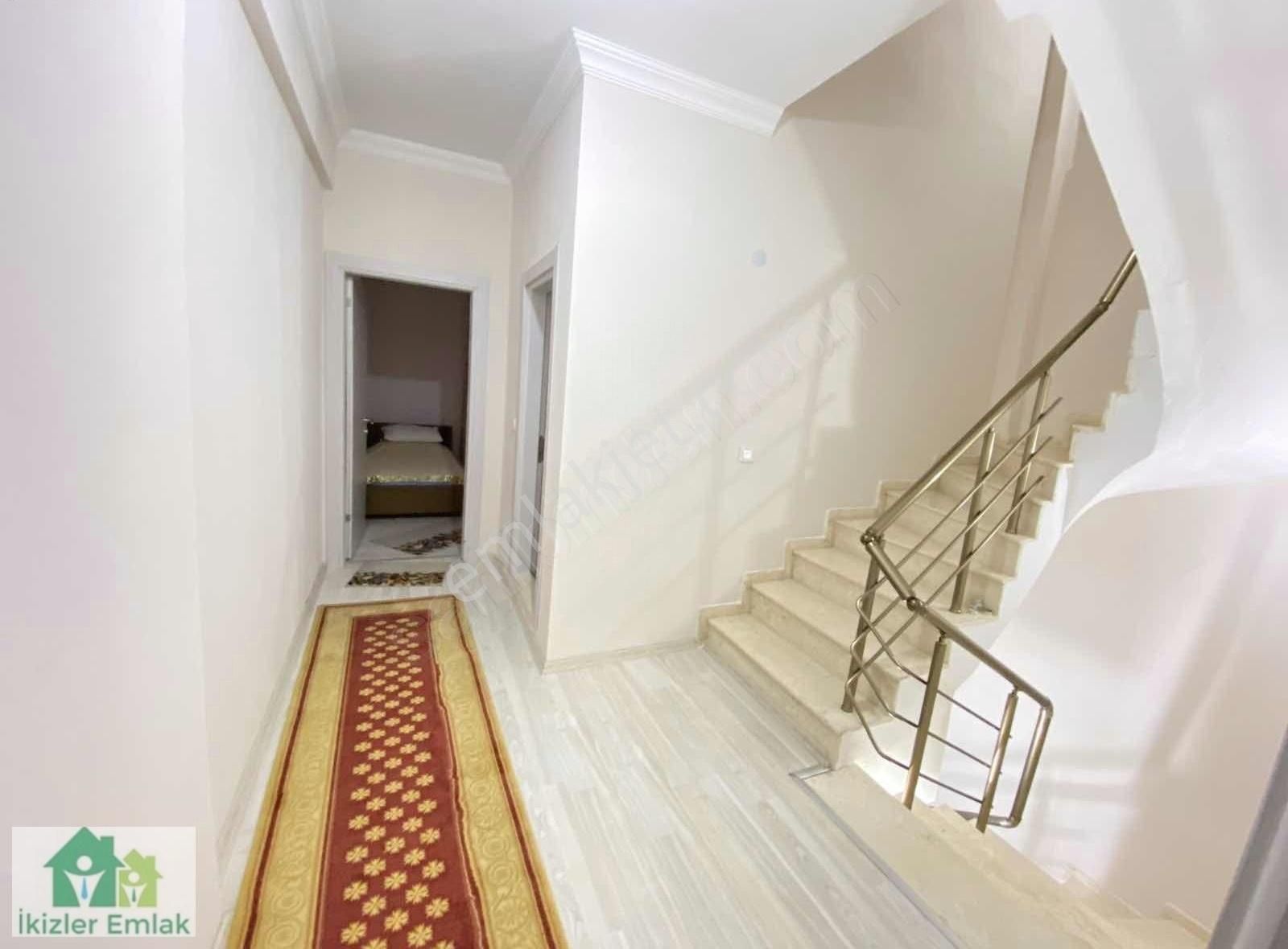 Ürkmez Merkez'de Denize Çok Yakın Satılık Ayrı Mutfak 3+1 Villa - Görsel 32