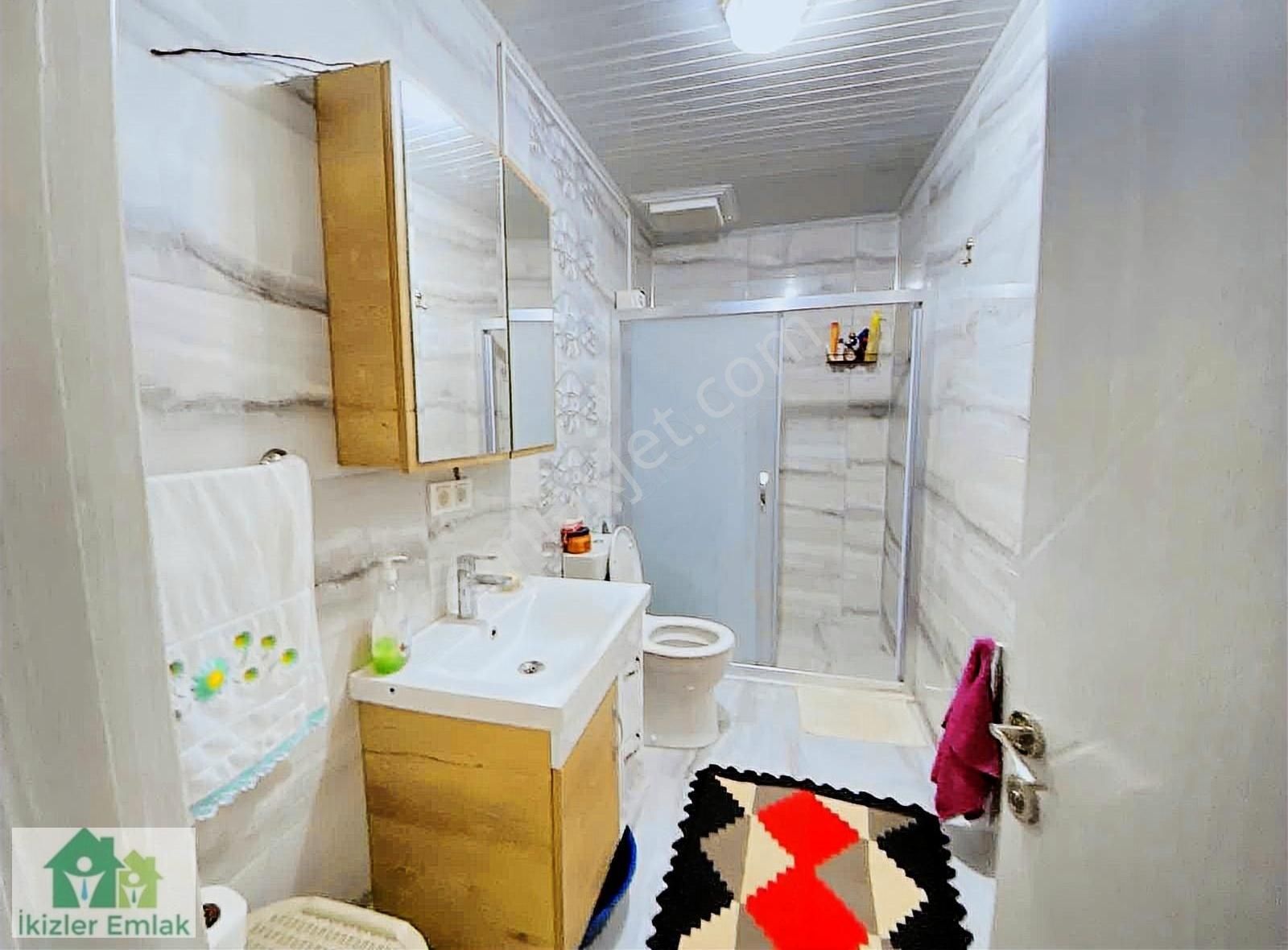 Ürkmez Merkez'de Denize Çok Yakın Satılık Ayrı Mutfak 3+1 Villa - Görsel 18