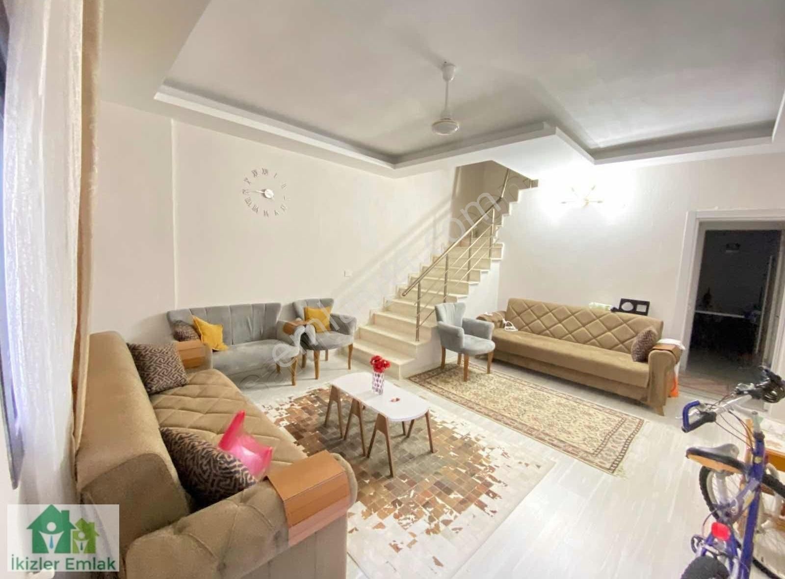 Ürkmez Merkez'de Denize Çok Yakın Satılık Ayrı Mutfak 3+1 Villa - Görsel 31