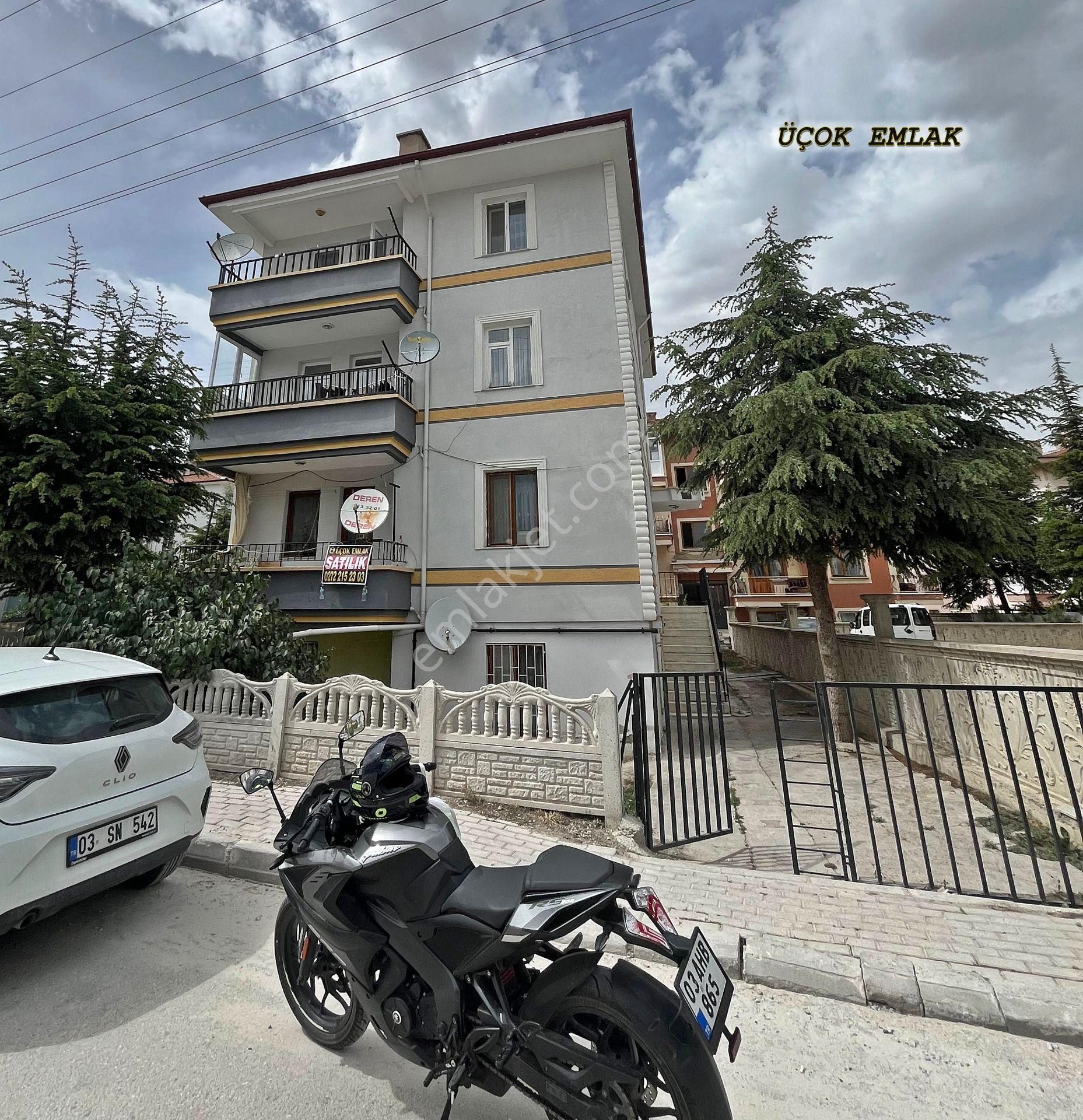 Afyon Üçok Emlaktan Mareşal F Çakmak Mah Satılık 3+1 Daire