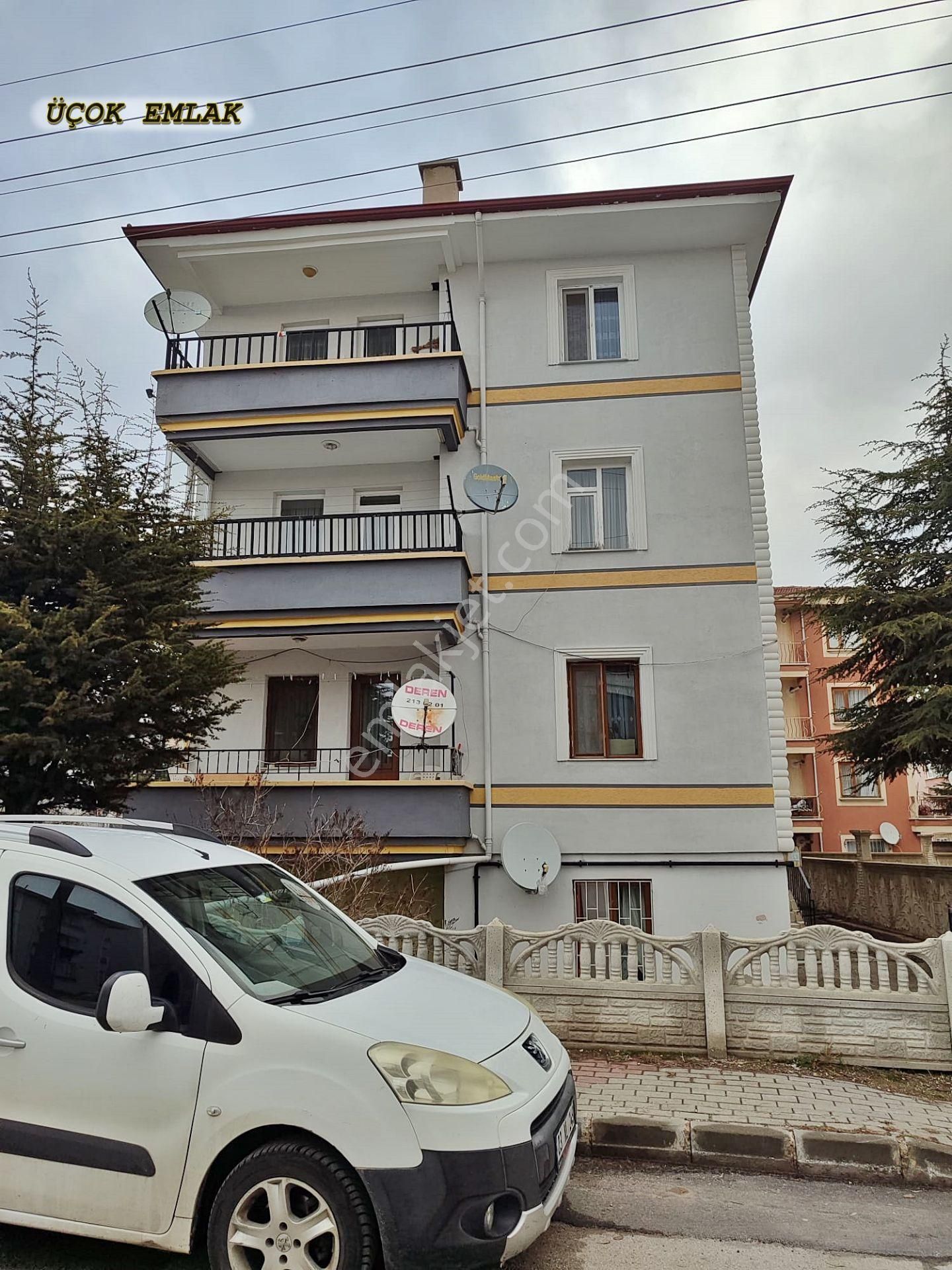 Afyon Üçok Emlaktan Mareşal F Çakmak Mah Satılık 3+1 Daire