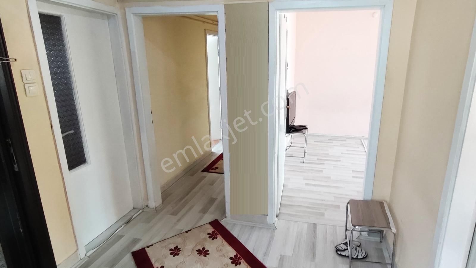 Kale Mahallesi Emek Caddesi Üzerinde Bim Yanında Cadde Cepheli Satılık 3+1 Daire