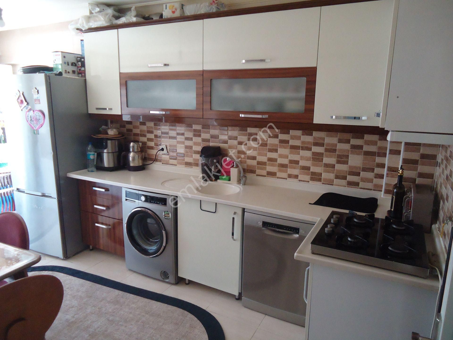 Krc'den Asansörlü Cadde Üzerinde Satılık 3+1 Daire