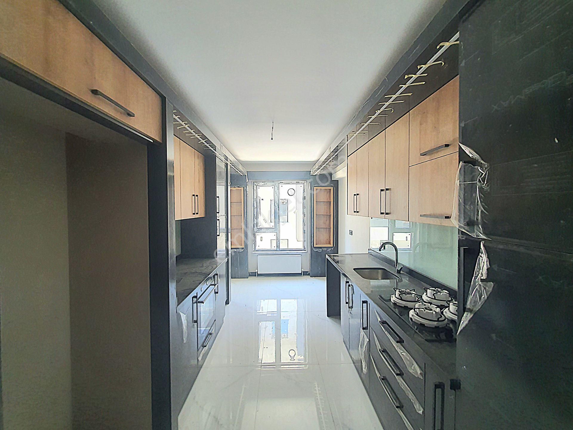Yeşilova'da Site İçi 3.kat Güney Batı Cephe Oturuma Hazır 4+1 Daire/marka