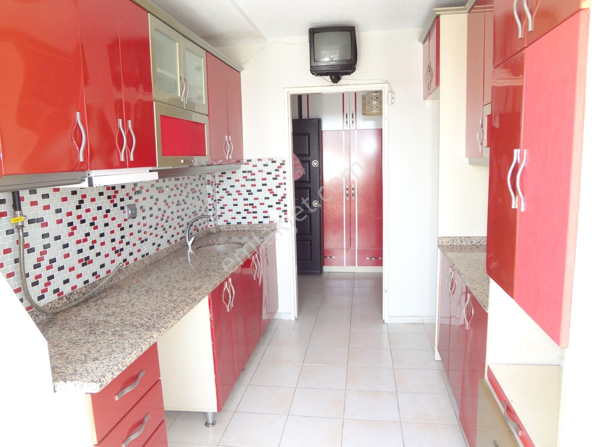 Karşıyaka Elit Sitesinde Kiralık 2+1 Bakımlı Daire Kanıt Emlaktan