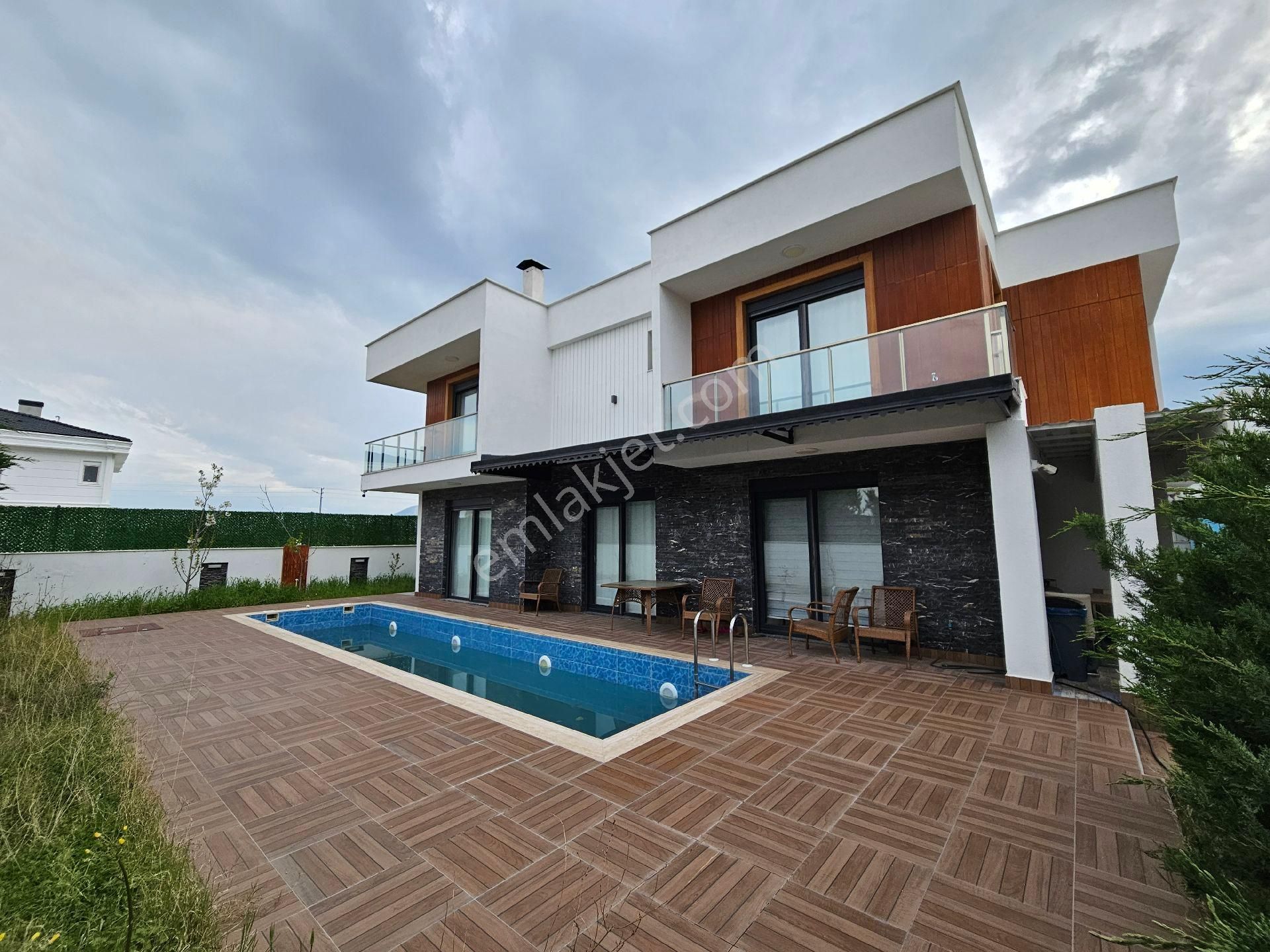 Sahibinden Döşemealtı 196m2 4+1 Villa, 500m2 Arsa, 10m Yüzme Havuzu, Eksiksiz