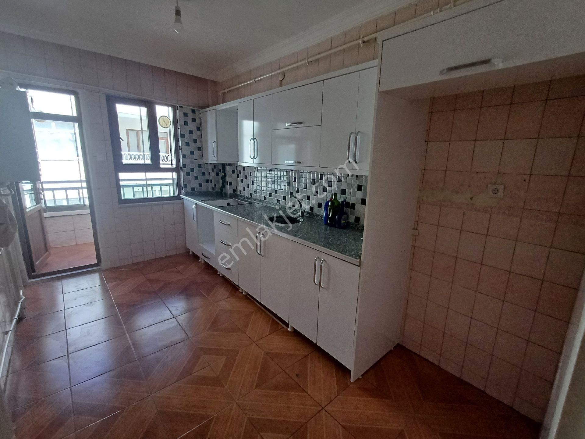 Satılık 3+1 Ofis Rızvanağa Cad Akkoyunlu Sok