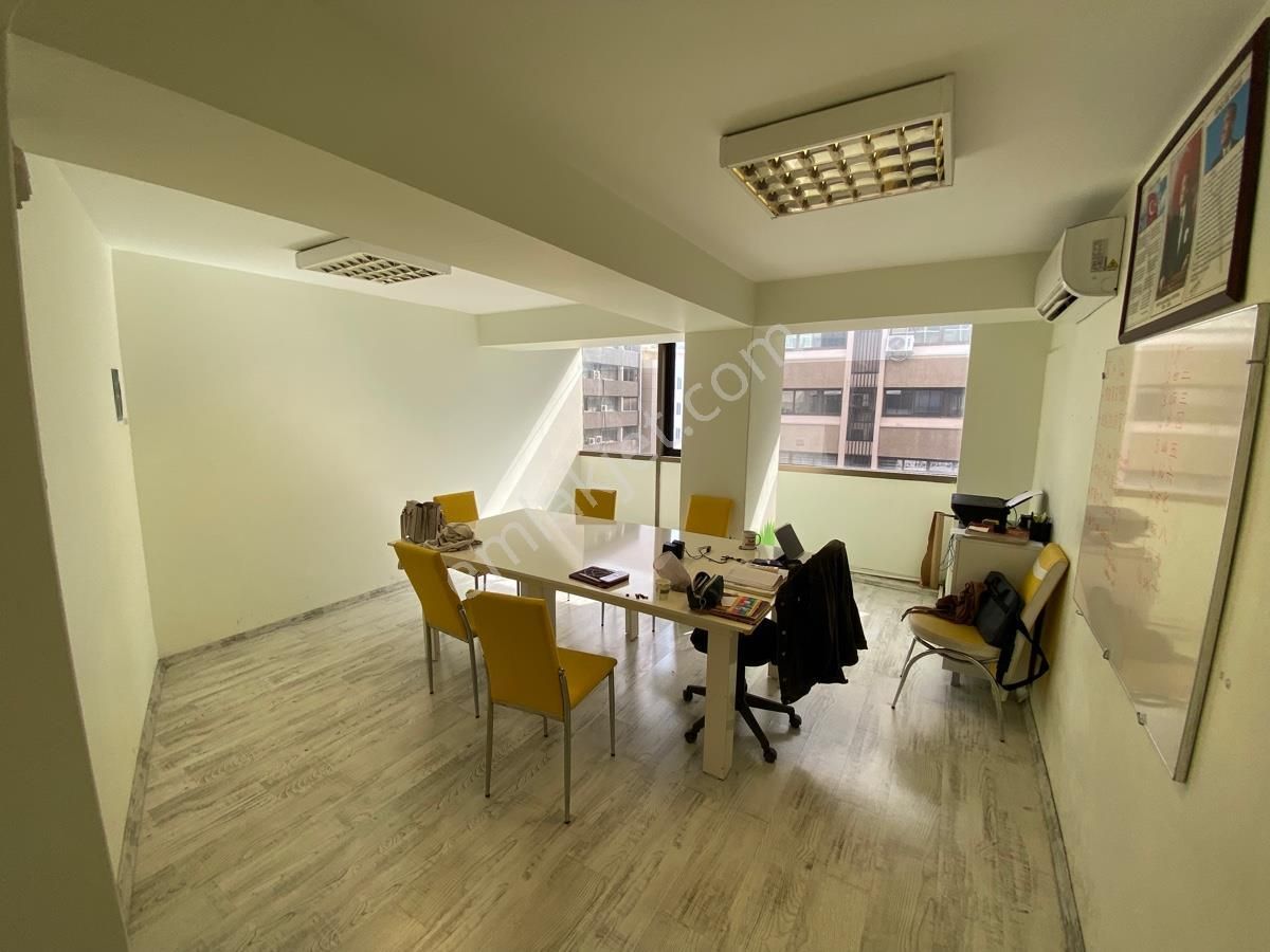 İzmir Şair Eşref Bulvarı Üzerinde Satılık Ofis