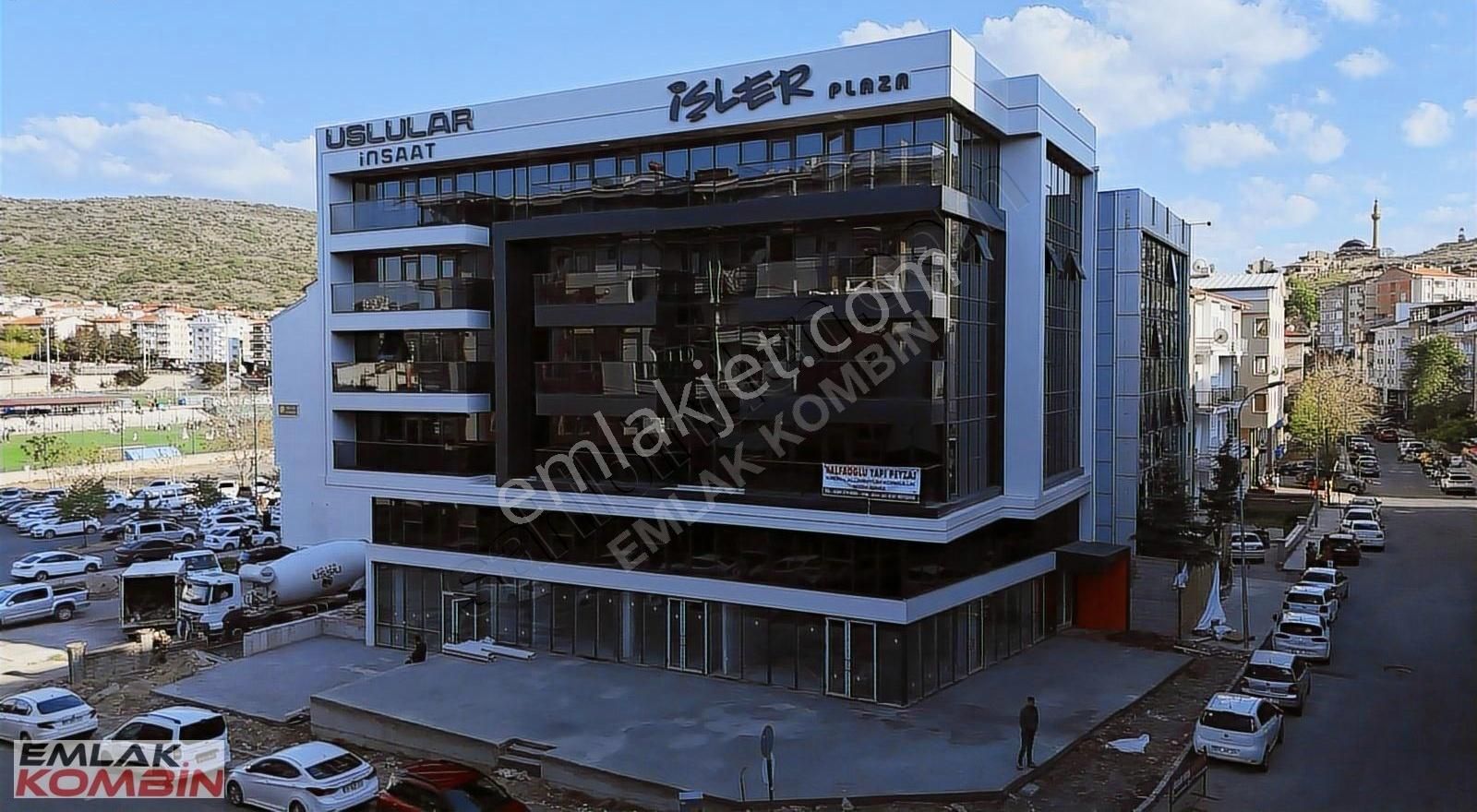 *emlak Kombin*çarşı Merkezinde Sıfır Kiralık Ofisler