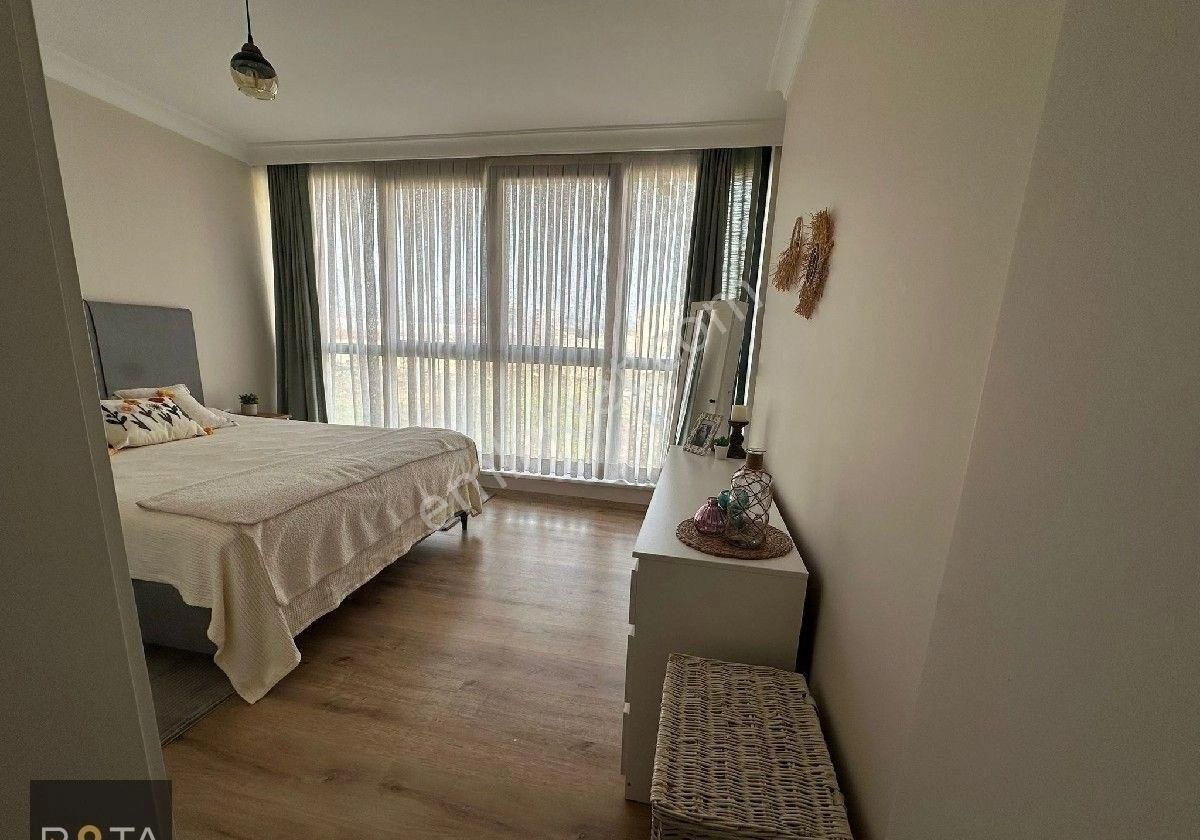 Çekmeköy Meşe Country Sitesinde Satılık 3+1 129m2 Havuzlu Daire