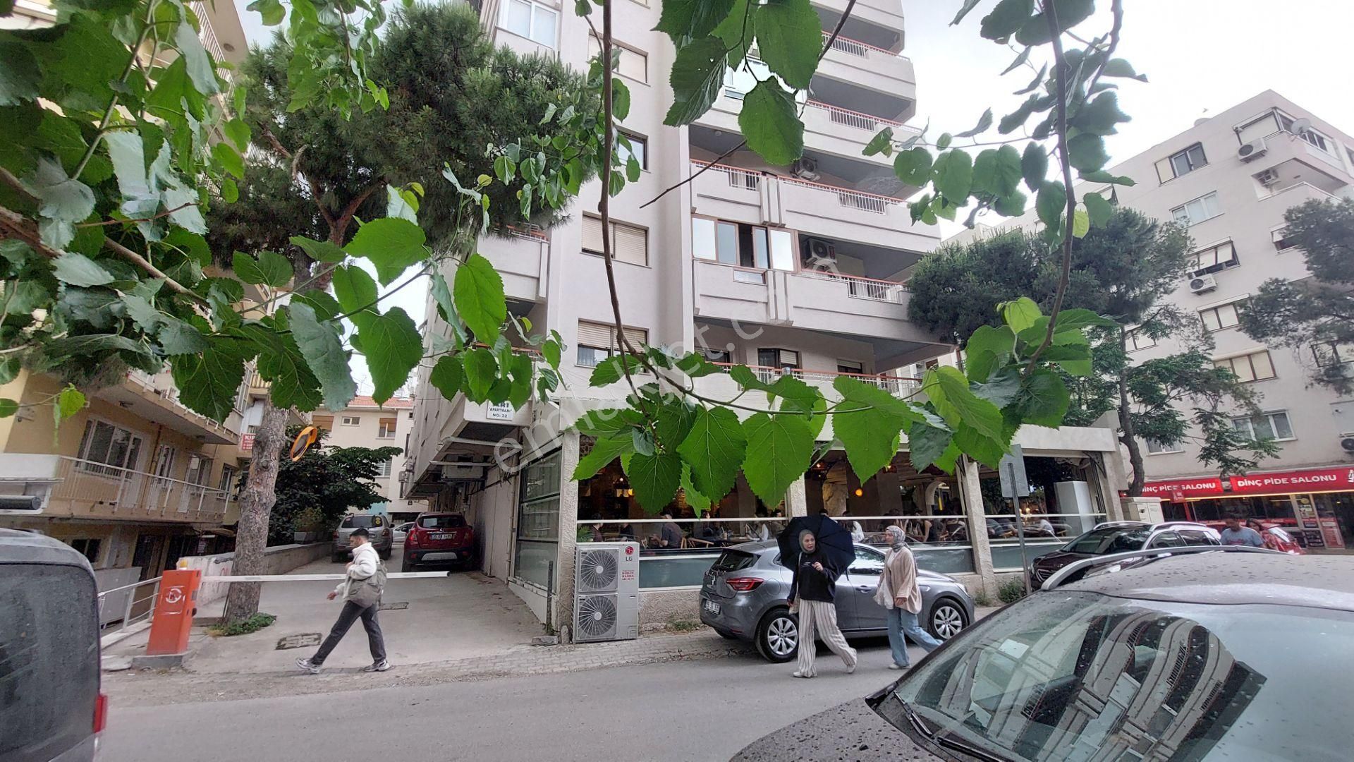 Bornova Süvari Caddesinde 2+1 Temiz Boyalı Kiralık Daire