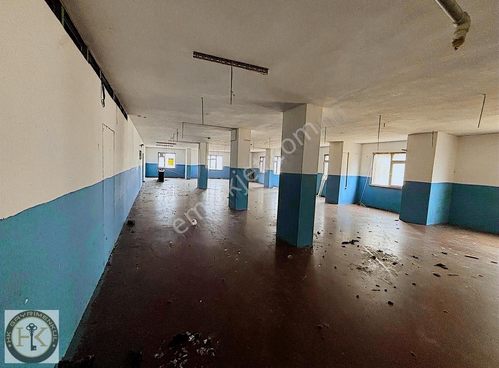 Sultangazi Cadde Üzeri İş Hanında 270 M² Kiralık Atölye