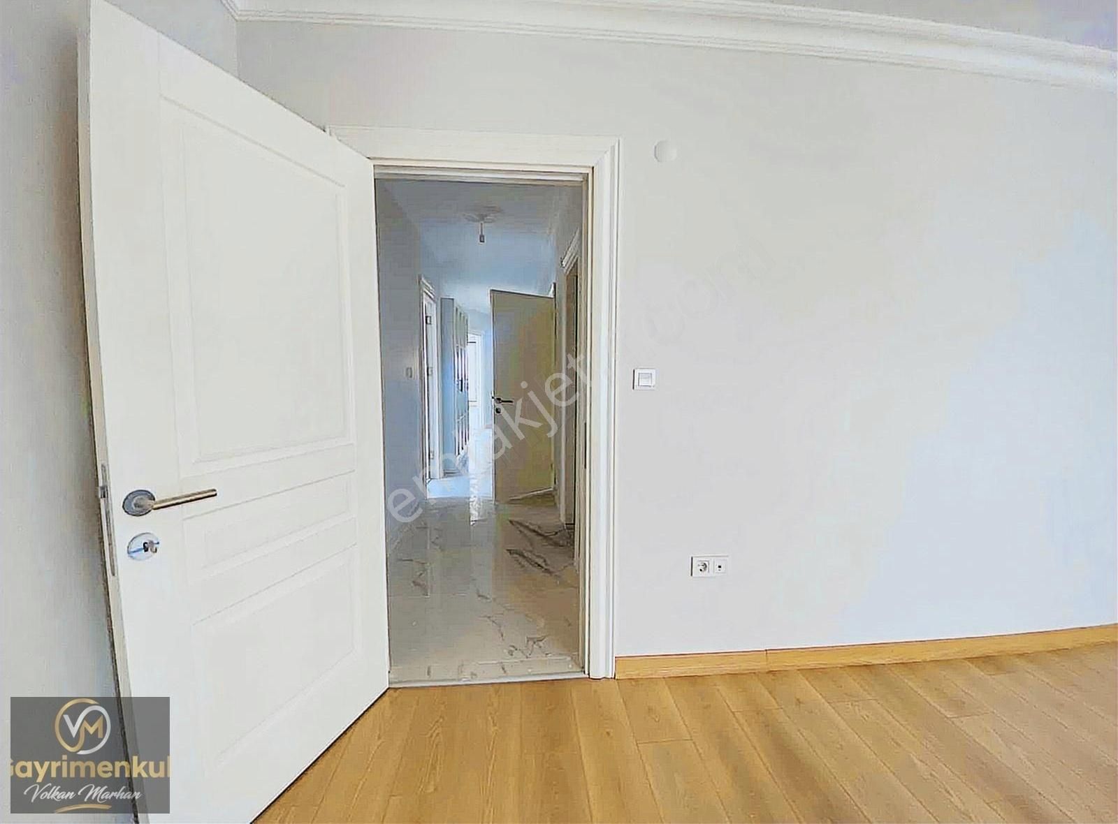 Çengelköy Nazenine Komşu 5+2 Çatı Dubleksi 250 M2 (videolu !!!)